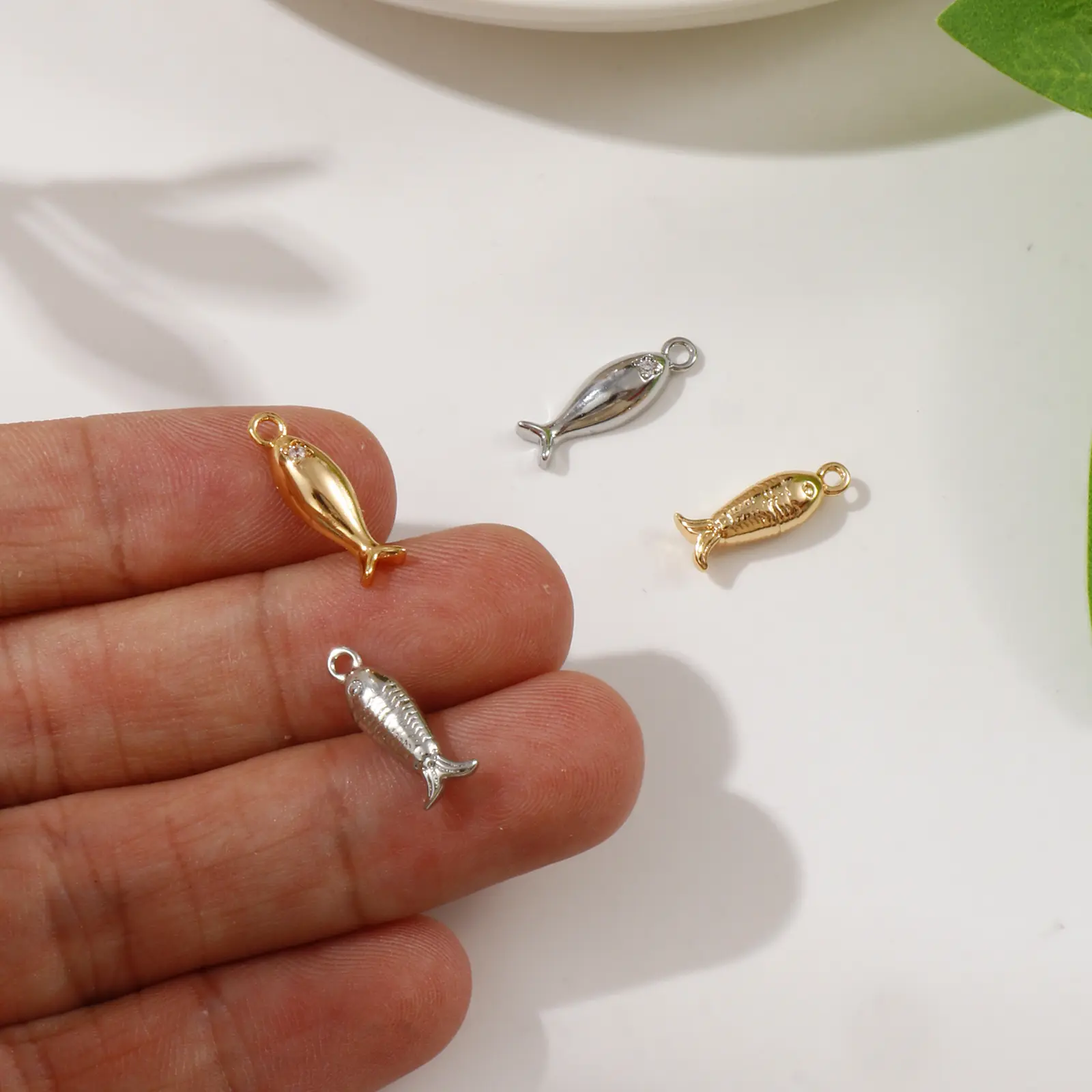 2 PCs Brass Ocean Jewelry Charms Gold Plated Fish Animal Pendants For DIY Necklace Bracelet Jewelry Making Findings