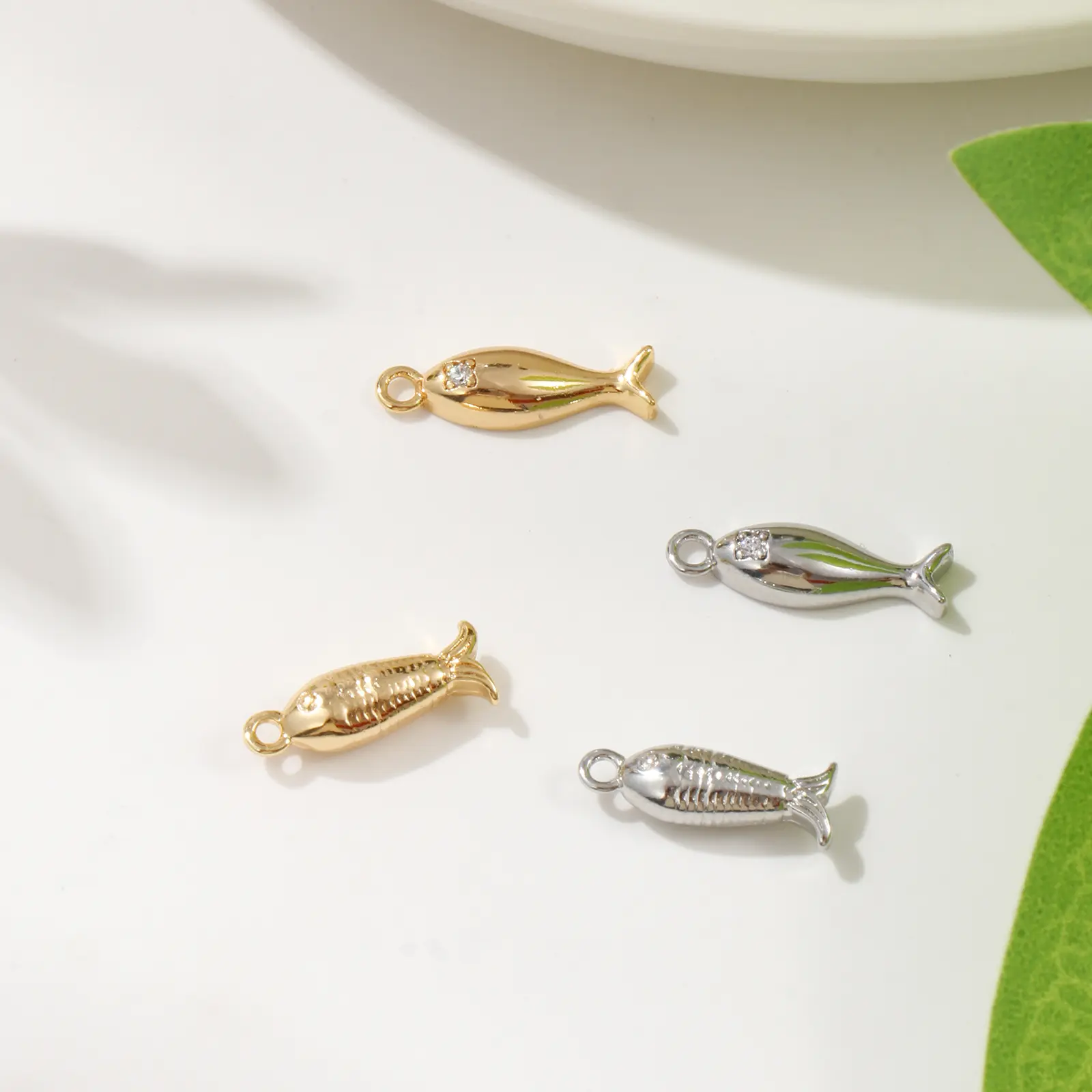 2 PCs Brass Ocean Jewelry Charms Gold Plated Fish Animal Pendants For DIY Necklace Bracelet Jewelry Making Findings