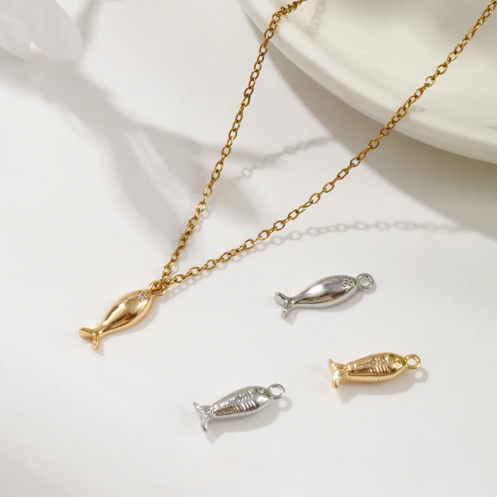 2 PCs Brass Ocean Jewelry Charms Gold Plated Fish Animal Pendants For DIY Necklace Bracelet Jewelry Making Findings