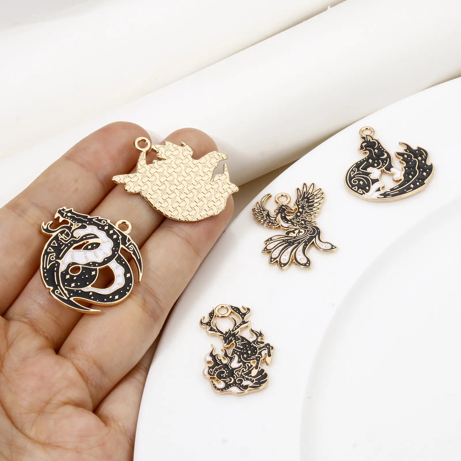 10 Pcs Zinc Based Alloy Fairy Tale Collection Charms Black & White Enamel Phoenix Flying Dragon Deer For Jewelry Diy Making
