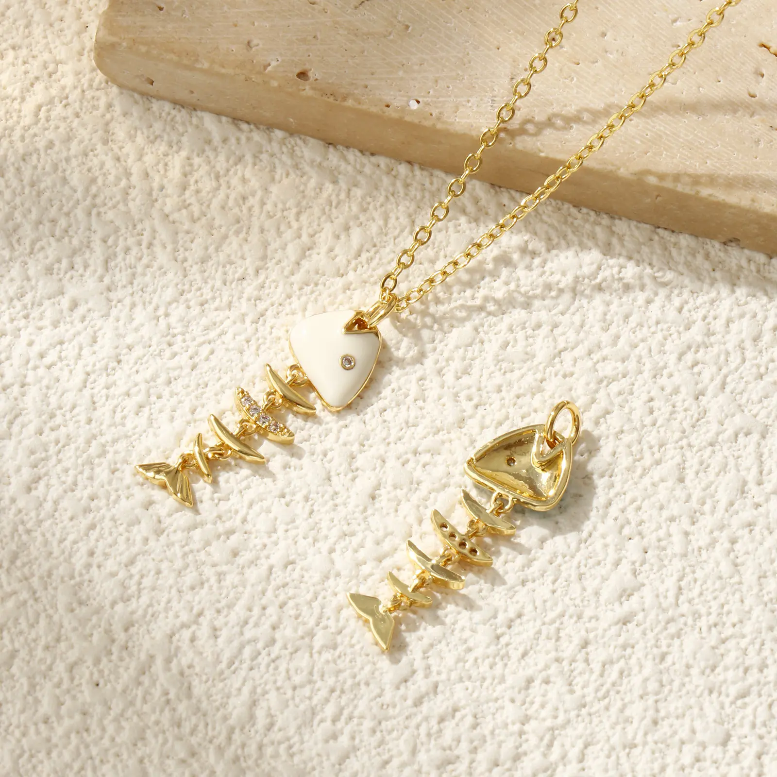 1 Piece Brass Ocean 3D Enamel Fish Bone Shape Animal Movable Charm Pendant 18K Gold Plated For Necklace DIY Making 3.1x1cm