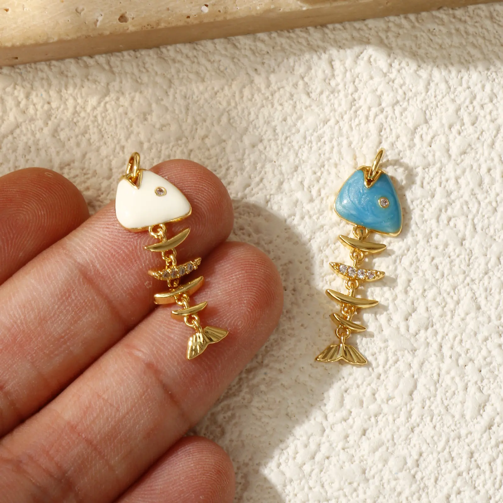 1 Piece Brass Ocean 3D Enamel Fish Bone Shape Animal Movable Charm Pendant 18K Gold Plated For Necklace DIY Making 3.1x1cm