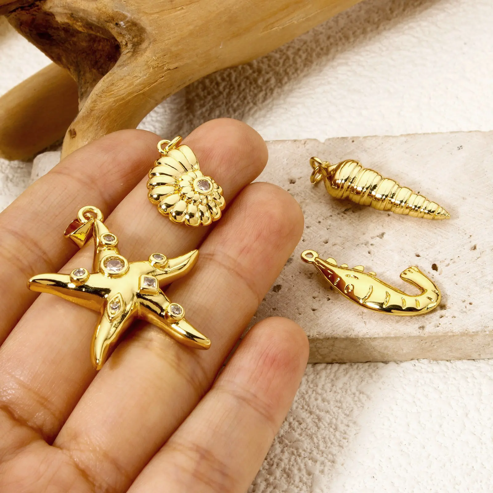 2 Piece Brass Ocean Jewelry Pendants 18K Gold Plated Conch Shrimp Starfish Fish Shell Charms For DIY Necklace Jewerly Making