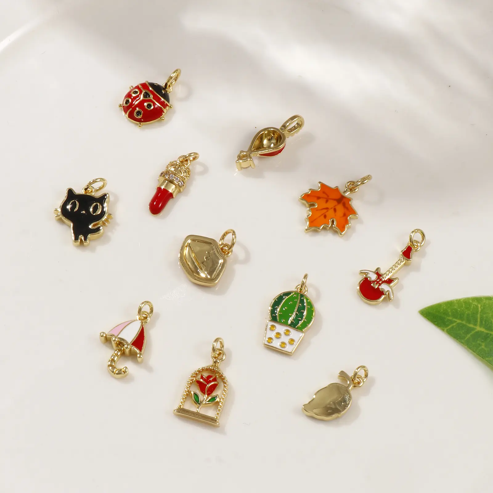 2 PCs Brass Charms 18K Gold Plated Enamel Lip Hot Air Balloon ladybug Leaf Kitty Pendants For DIY Necklace Jewelry Making