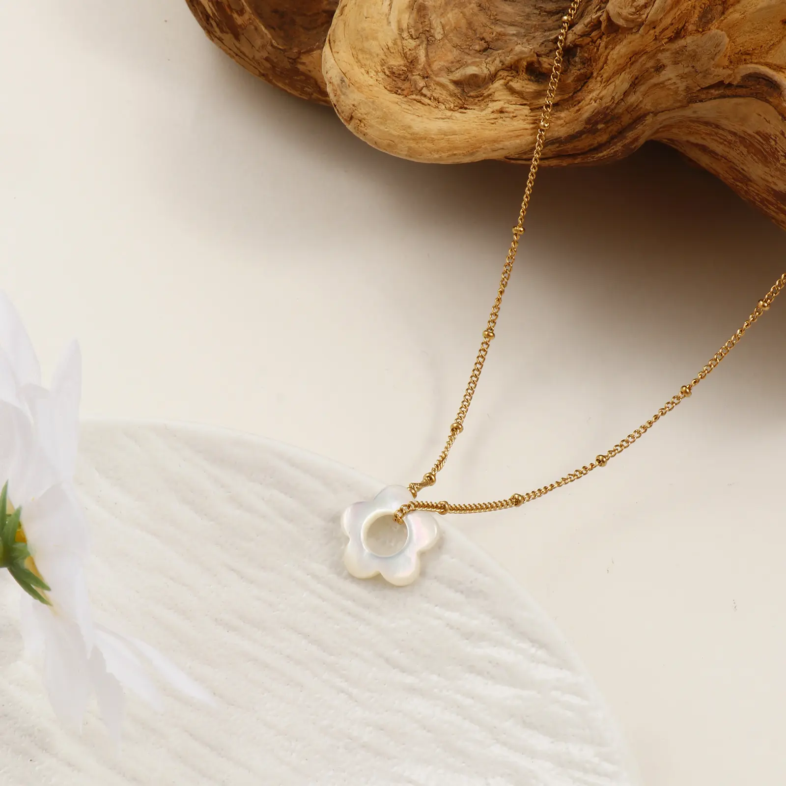 304 Stainless Steel Natural Shell Flower Pendant Necklace Jewelry 18K Gold Plated Necklace For Women Party Gift 45cm