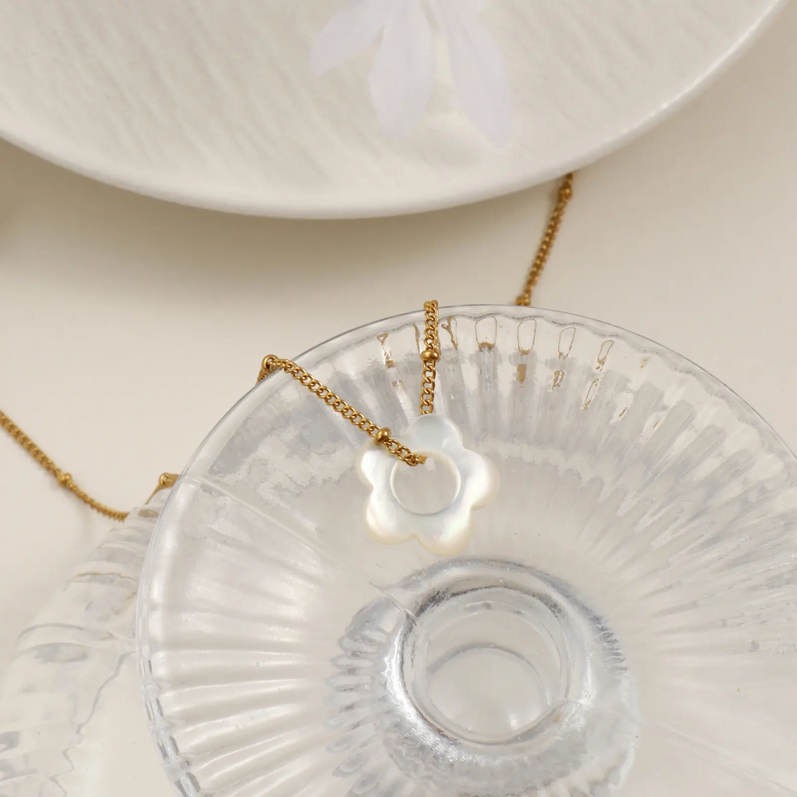 304 Stainless Steel Natural Shell Flower Pendant Necklace Jewelry 18K Gold Plated Necklace For Women Party Gift 45cm