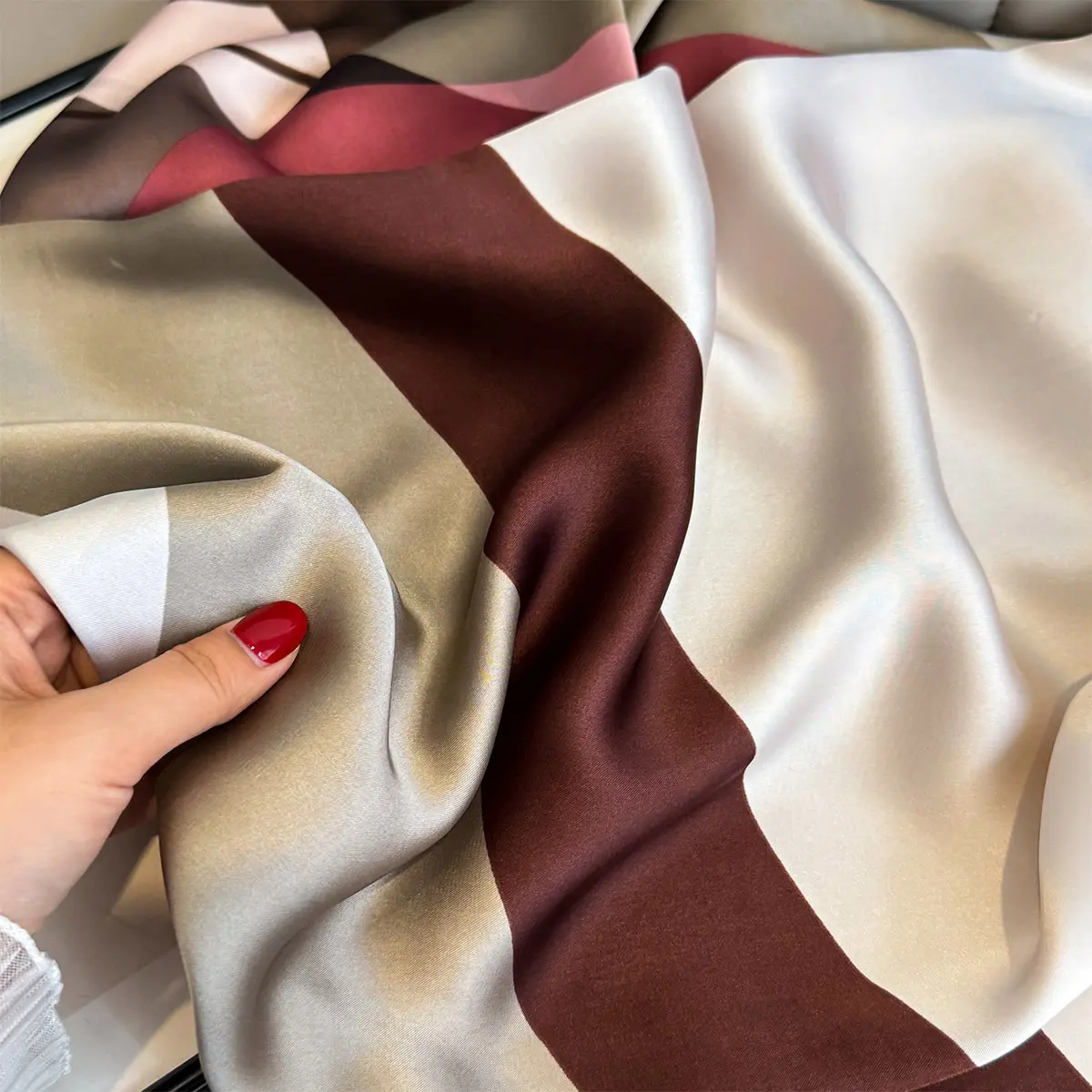 Design Silk Feel Shawl Hijab Scarf Women Fashion Summer Sunscreen Beach Stole Wraps Bufanda Female Headkerchief Echarpe New
