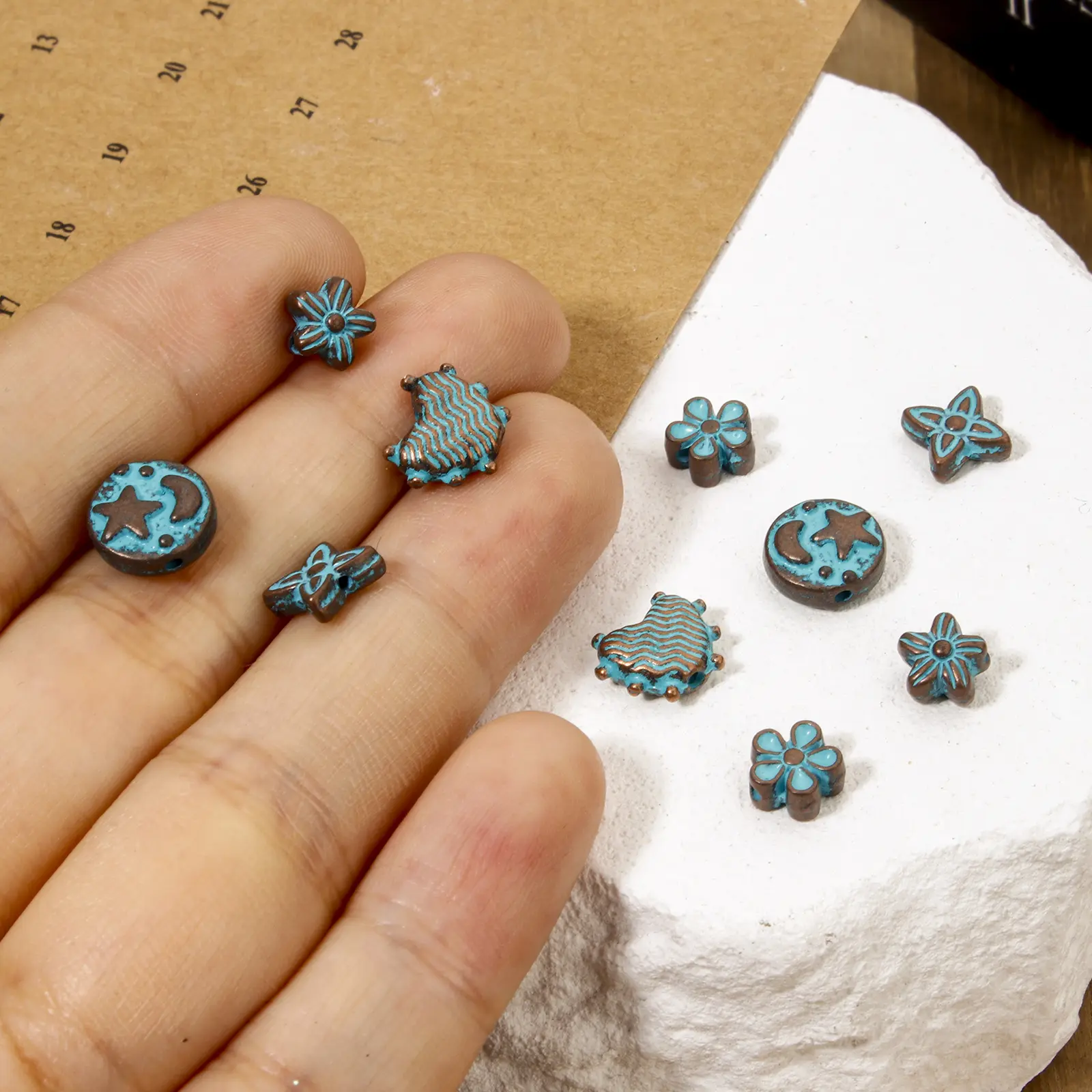 50/100 Pcs Zinc Based Alloy Spacer Beads Flower Half Moon Star Heart Patina For Diy Jewelry Making Antique Copper Blue Charms