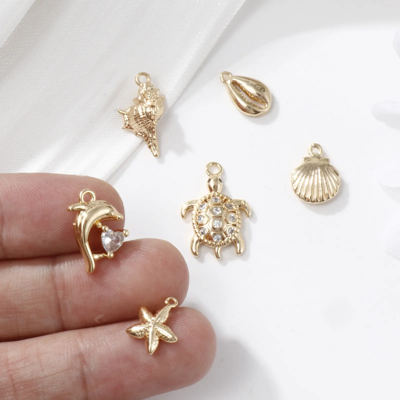 1 Set ( 6 PCs/Set) Brass Ocean Jewelry Charms 18K Gold Plated Shell Mixed 3D Dolphin Shell Conch Starfish Turtle Pendants DIY
