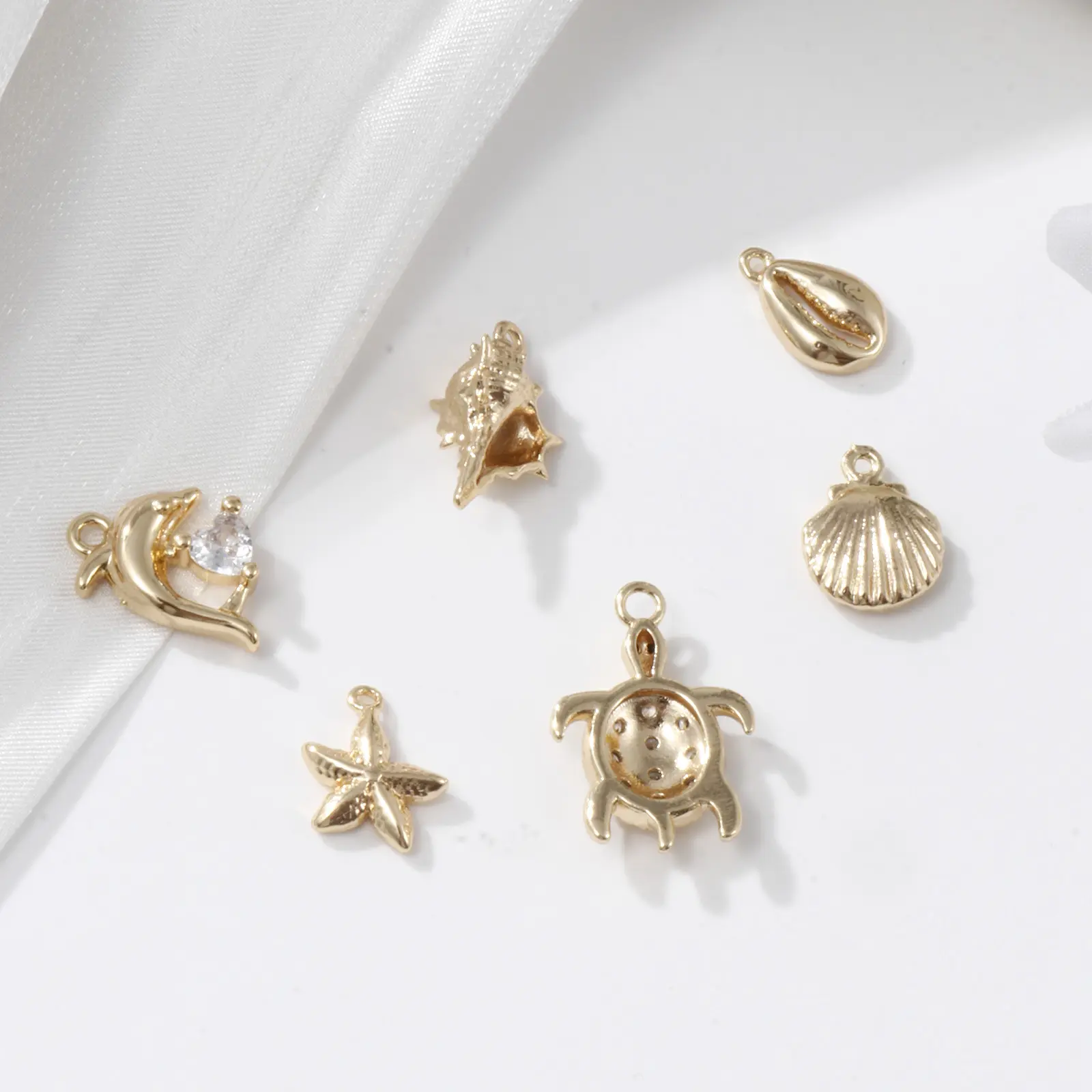 1 Set ( 6 PCs/Set) Brass Ocean Jewelry Charms 18K Gold Plated Shell Mixed 3D Dolphin Shell Conch Starfish Turtle Pendants DIY