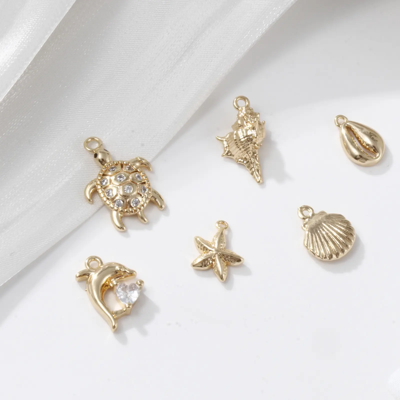 1 Set ( 6 PCs/Set) Brass Ocean Jewelry Charms 18K Gold Plated Shell Mixed 3D Dolphin Shell Conch Starfish Turtle Pendants DIY