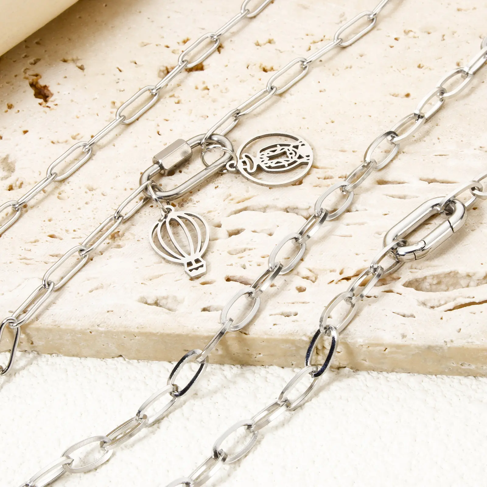 1 Piece 304 Stainless Steel Paperclip Link Chain Necklace For DIY Jewelry Making Oval Silver Color
Metal 46.5cm(18 2/8") long