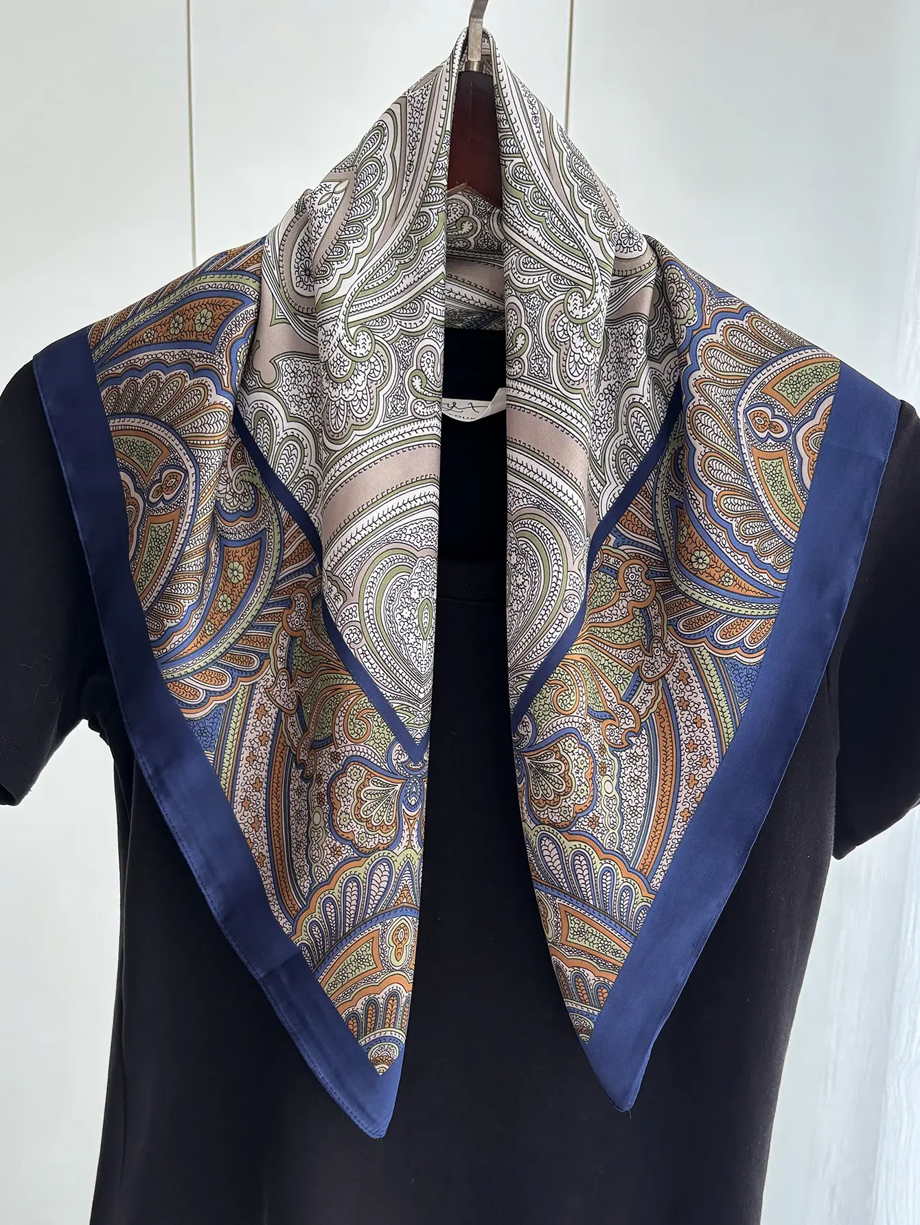 High Quality Print Brand Scarves Soft Satin Square Scarves Neckerchief Women Shawls Hijab Scarf Bandana 70X70CM