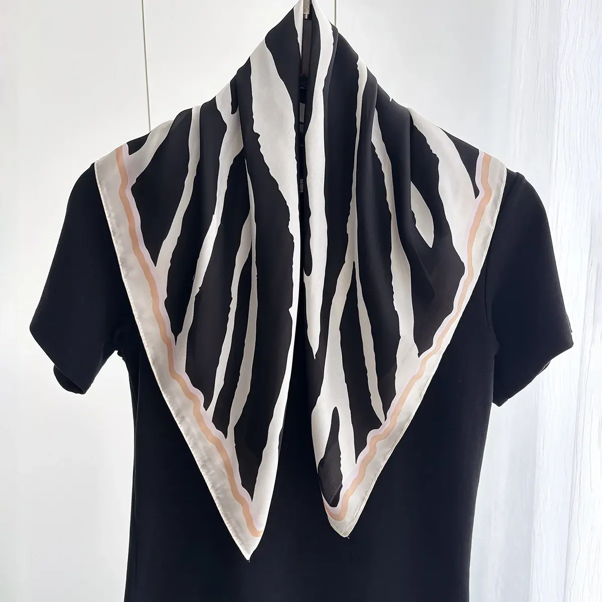 Print Shawl Square Scarf for Women Soft Satin Neckerchief Female Hair Bands Ribbon Headband Bandana