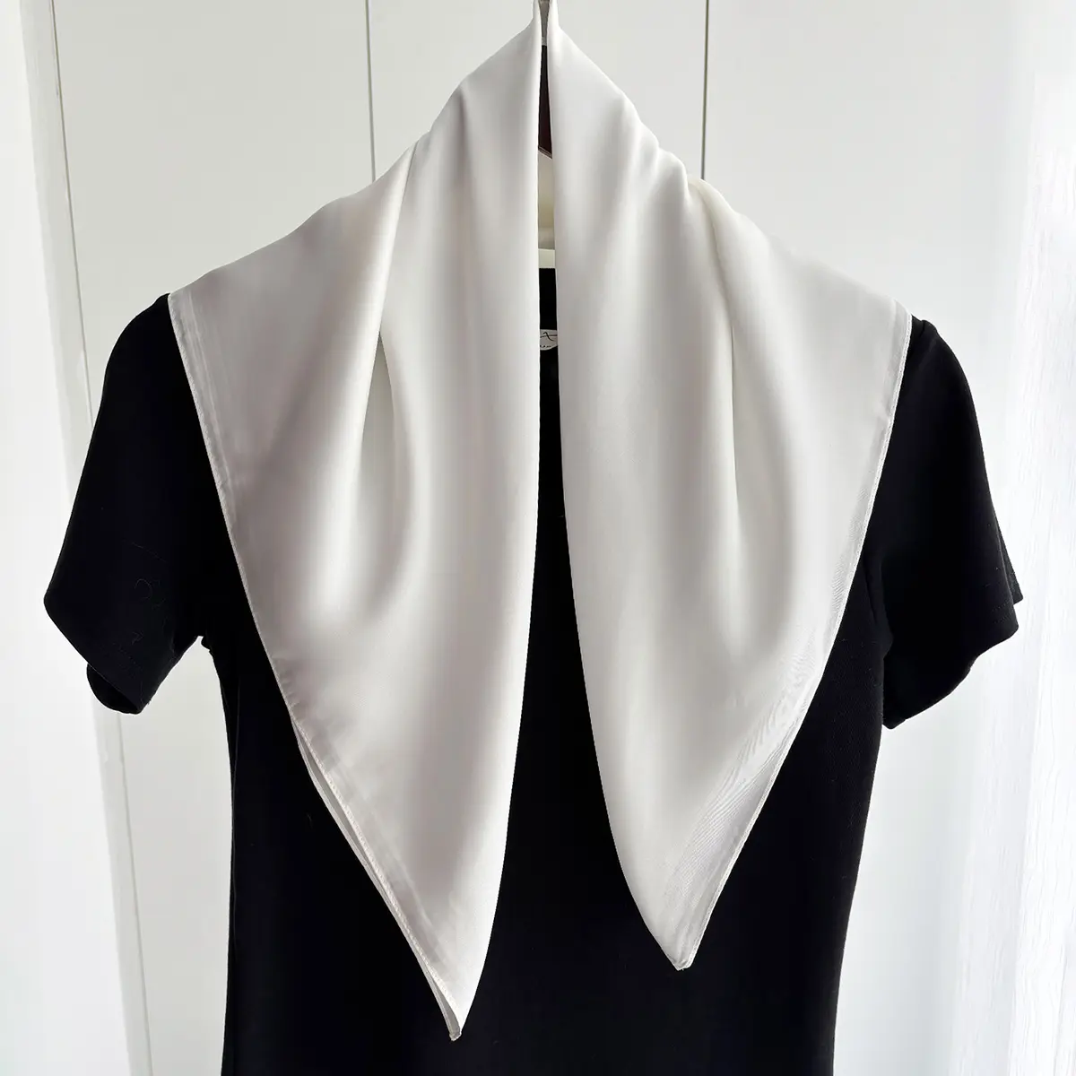 70cm Small Square Scarf Soft Satin Headscarf Geometric Print Neck Protection Fashionable Versatile Neck Warmer Scarf