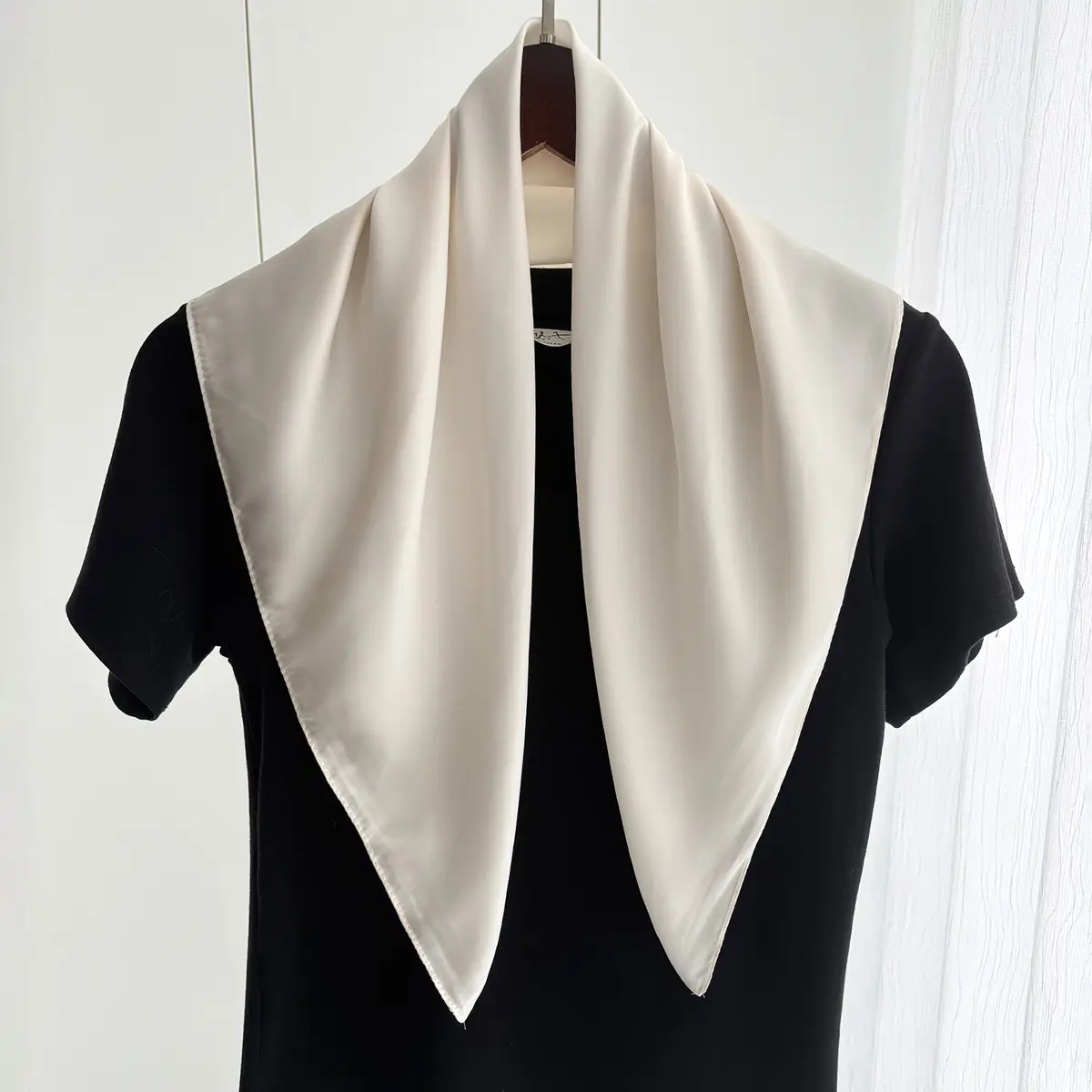 70cm Small Square Scarf Soft Satin Headscarf Geometric Print Neck Protection Fashionable Versatile Neck Warmer Scarf
