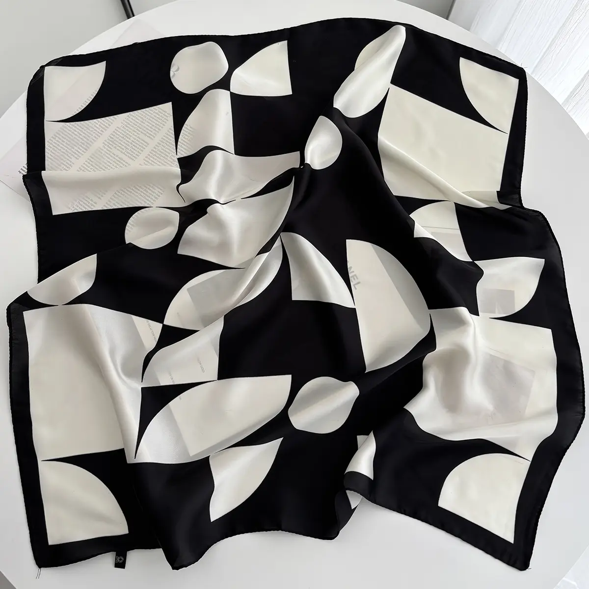 Fresh Artistic Print Women's Scarf Lightweight Windproof Soft Satin Square Neck Scarves Female Hair Bands Bandana