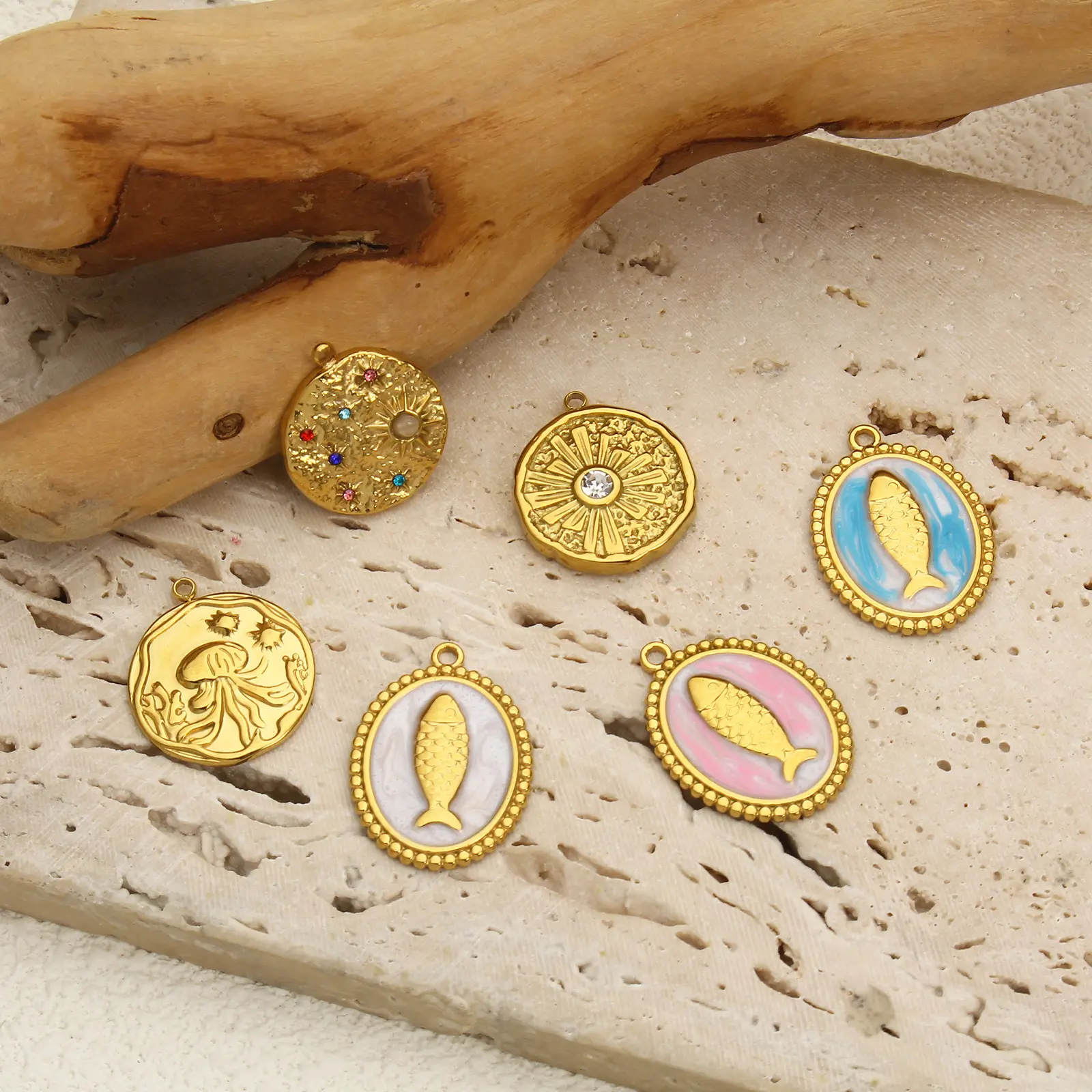 2 PCs 304 Stainless Steel Pendants 18K Real Gold Plated Sea Ocean Fish Jellyfish Star Charms For DIY Necklace Jewelry Making