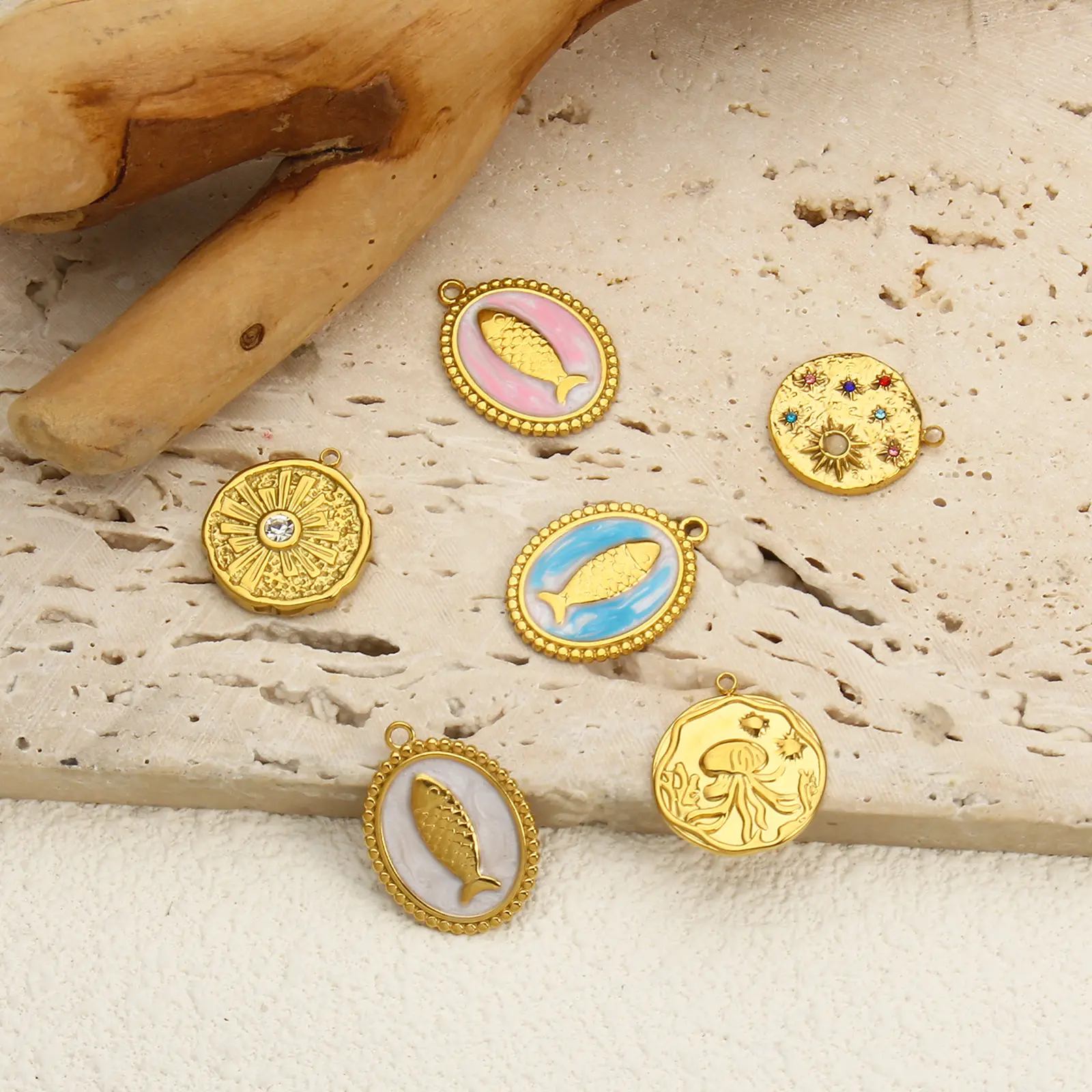 2 PCs 304 Stainless Steel Pendants 18K Real Gold Plated Sea Ocean Fish Jellyfish Star Charms For DIY Necklace Jewelry Making