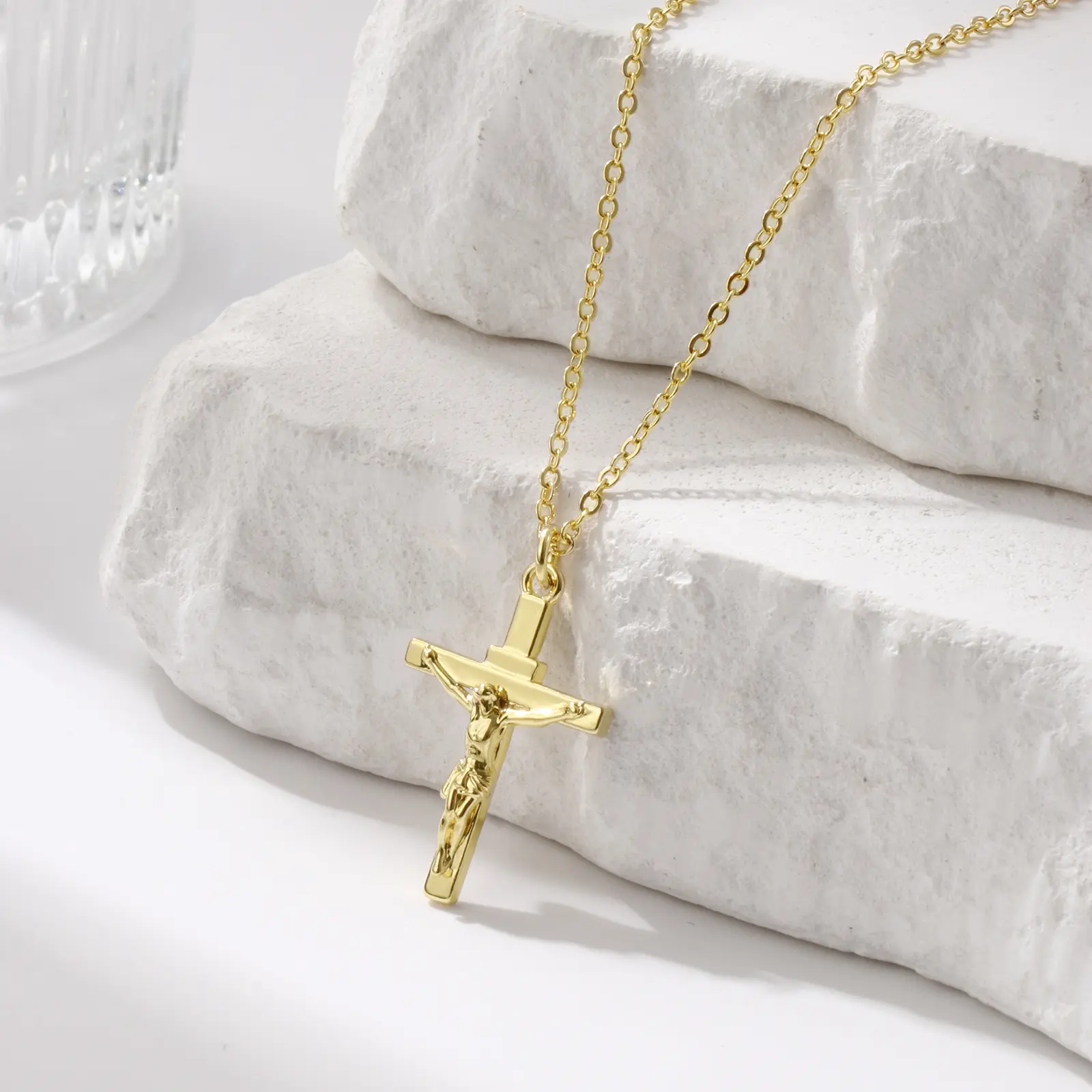 1 Piece Exquisite Religious 18K Real Gold Plated Brass Link Cable Chain Cross Jesus Crucifix Pendant Charm Necklace Unisex Gift