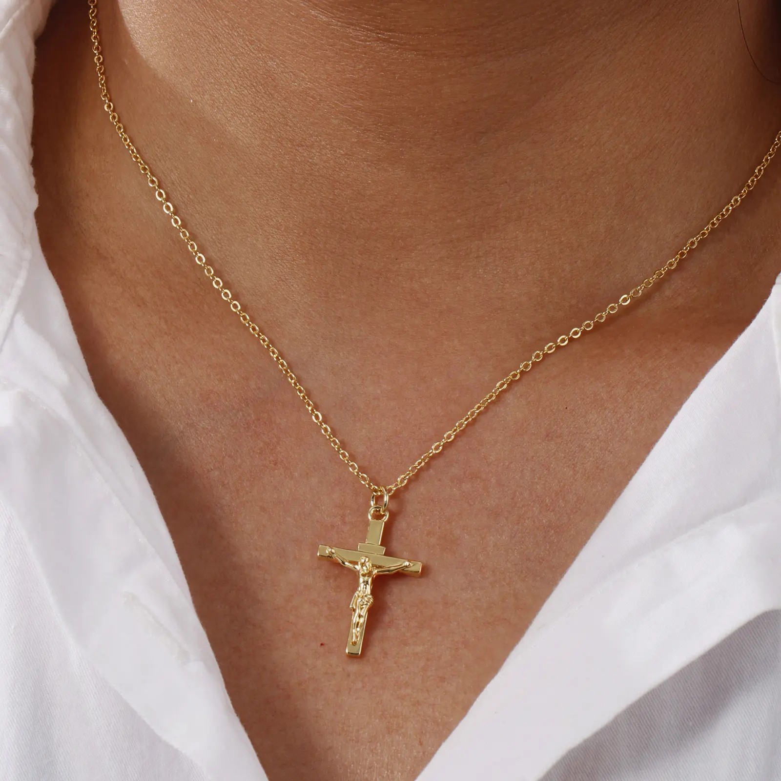 1 Piece Exquisite Religious 18K Real Gold Plated Brass Link Cable Chain Cross Jesus Crucifix Pendant Charm Necklace Unisex Gift
