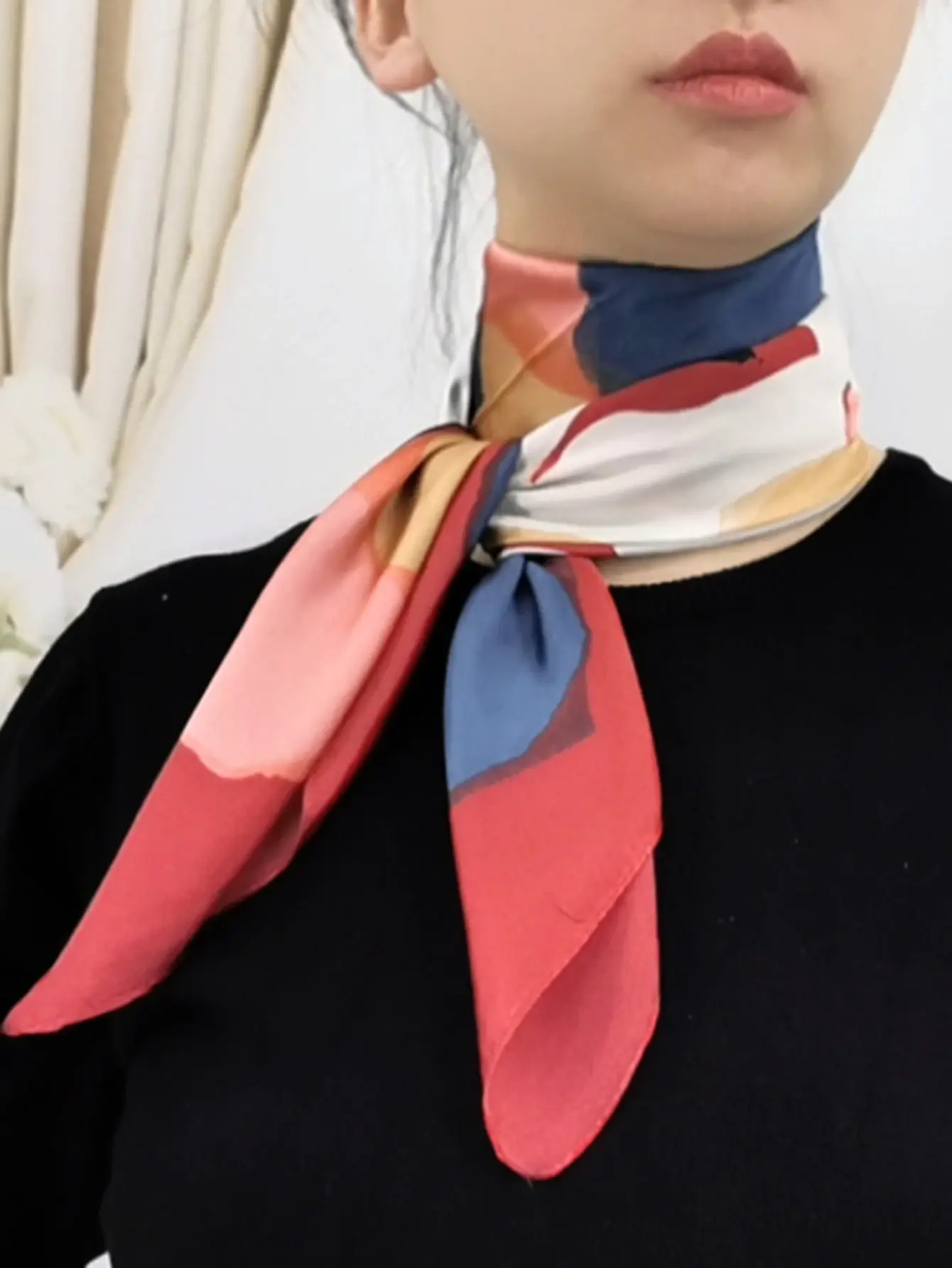 New 2025 Designer Scarfs Luxury Silk Square Scarf for Women Fashion Lady Hair Bands Ribbon Headband Accessories Bandana