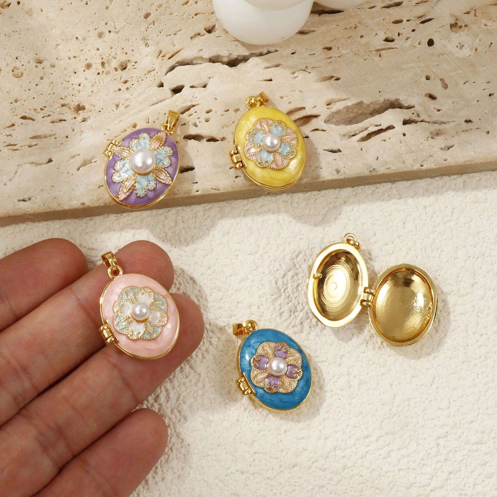1 Piece Brass & Acrylic Picture Photo Locket Frame Pendants 18K Gold Plated Enamel Oval Flower Can Open Charms For DIY Neckalce