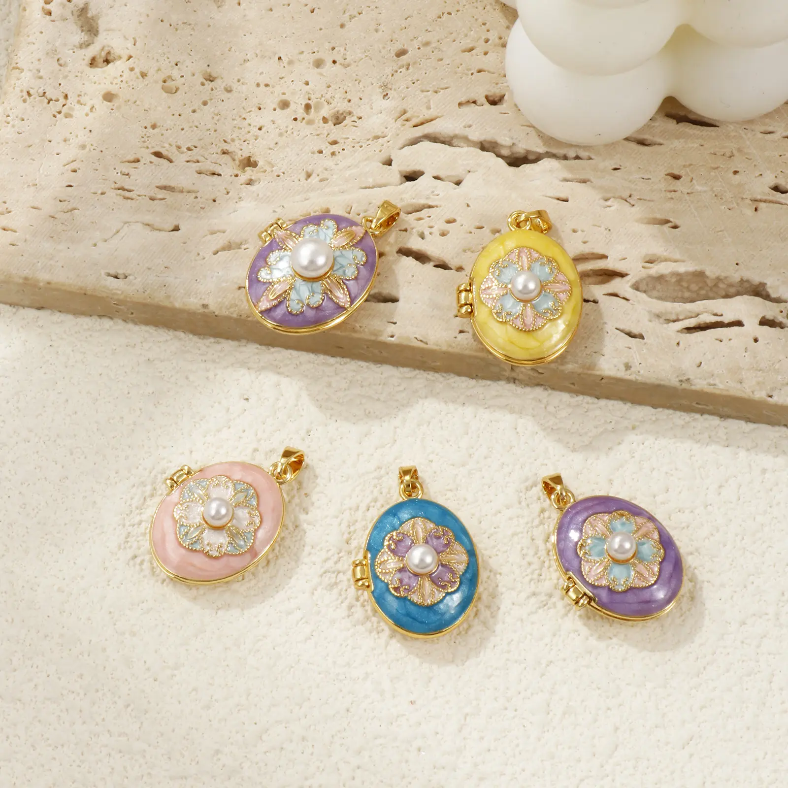 1 Piece Brass & Acrylic Picture Photo Locket Frame Pendants 18K Gold Plated Enamel Oval Flower Can Open Charms For DIY Neckalce