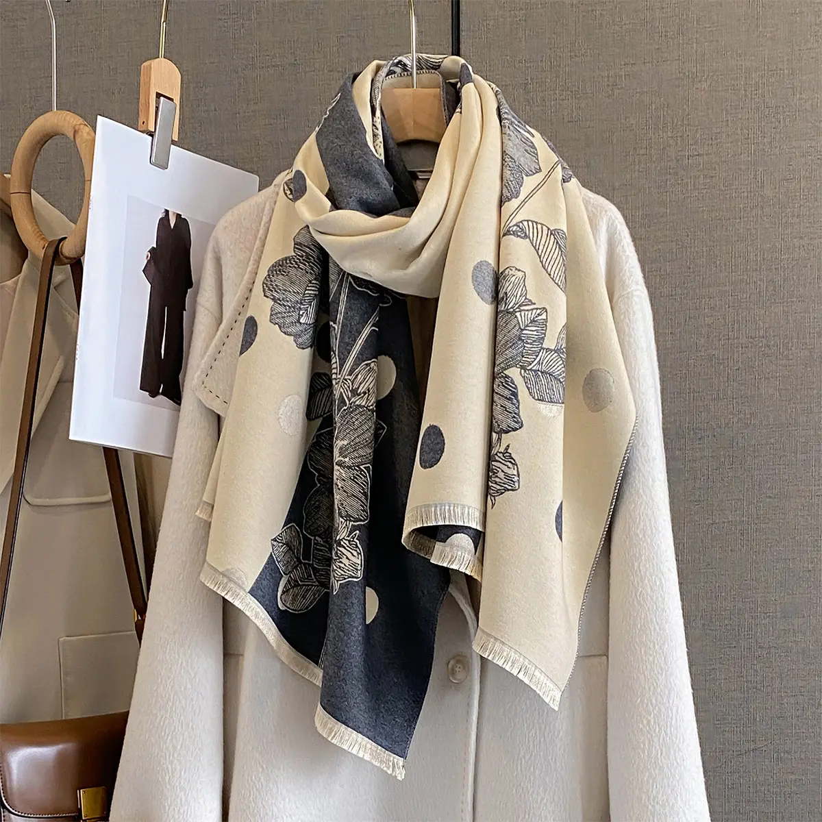 2025 Brand Elegance Two-Sided Print Scarf Soft Warm Fringe Pashmina Shawl Autumn and Winter Outdoor Coldproof Windproof Blanket