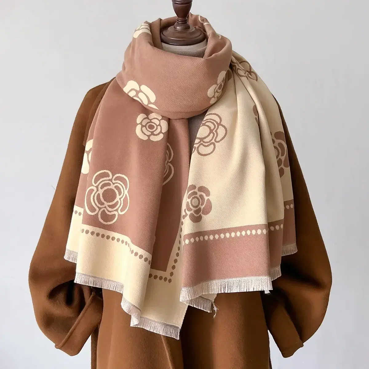 Women Winter Scarf 2025 Luxury Design Floral Autumn Cashmere Scarves Thick Warm L Ady Wrap Shawl Pashmina Female Poncho
