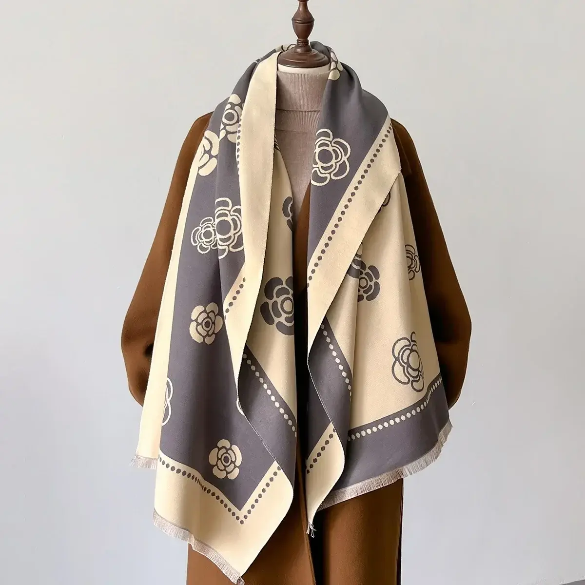 Women Winter Scarf 2025 Luxury Design Floral Autumn Cashmere Scarves Thick Warm L Ady Wrap Shawl Pashmina Female Poncho