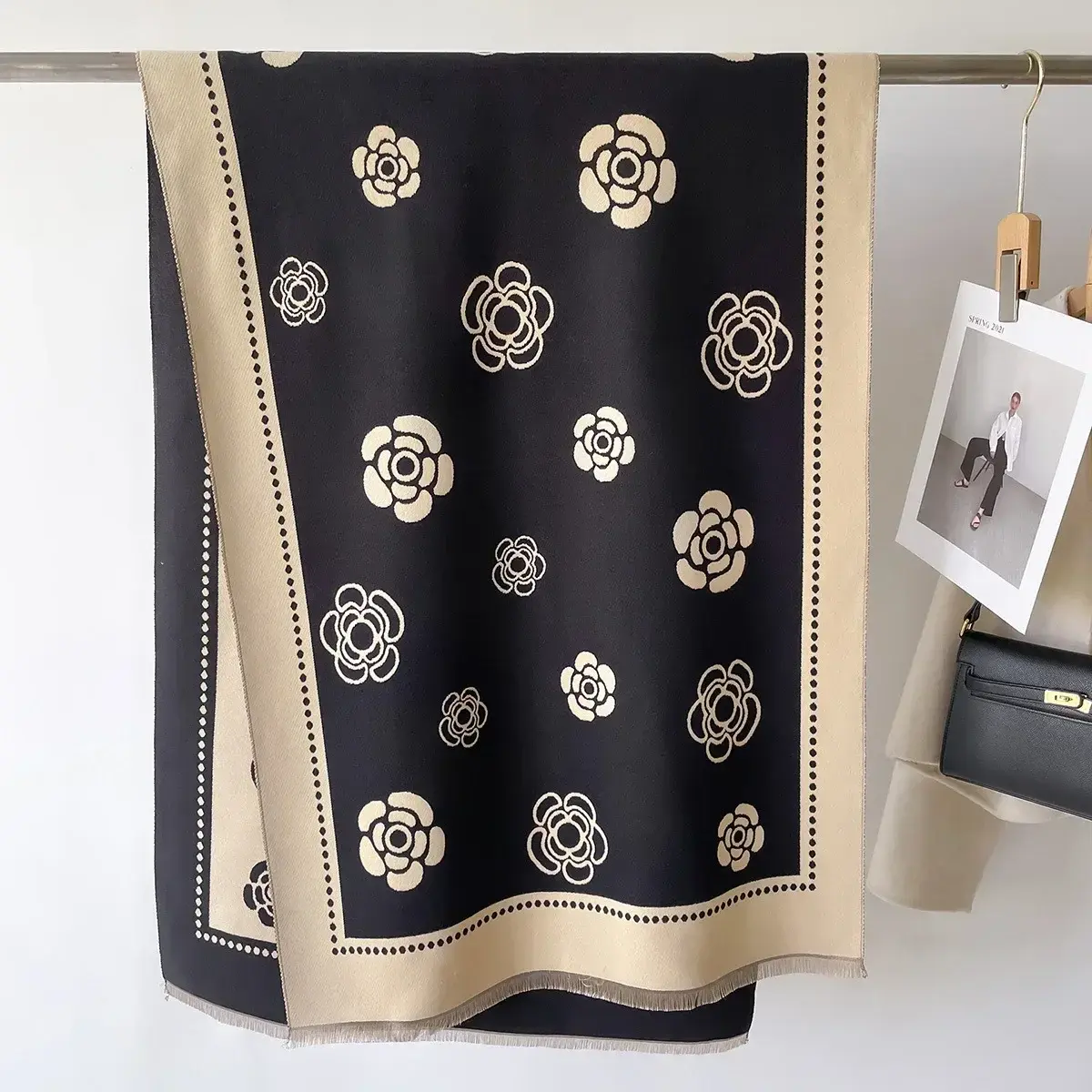 Women Winter Scarf 2025 Luxury Design Floral Autumn Cashmere Scarves Thick Warm L Ady Wrap Shawl Pashmina Female Poncho