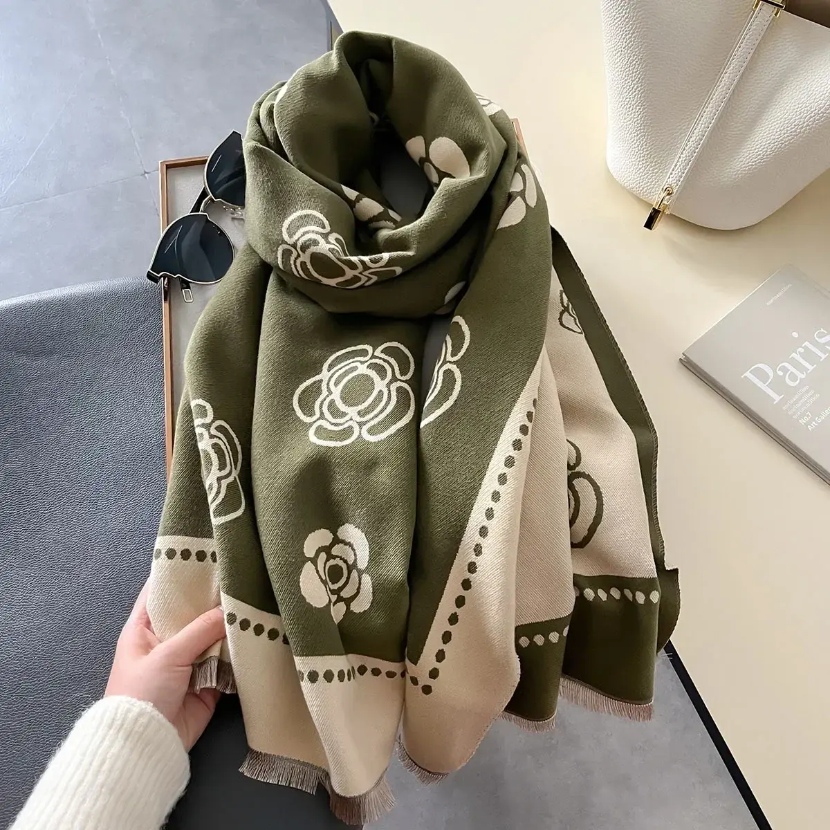 Women Winter Scarf 2025 Luxury Design Floral Autumn Cashmere Scarves Thick Warm L Ady Wrap Shawl Pashmina Female Poncho