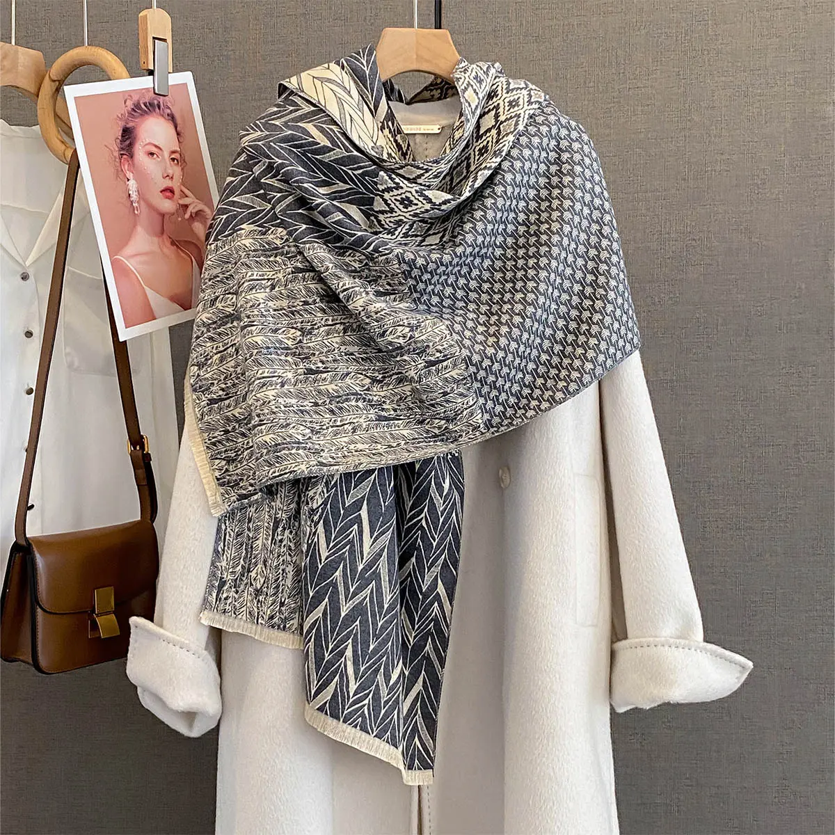 Elegance Two-Sided Print Scarf For Women Soft Warm Fringe Pashmina Shawl Autumn and Winter Coldproof Windproof Blanket Wraps