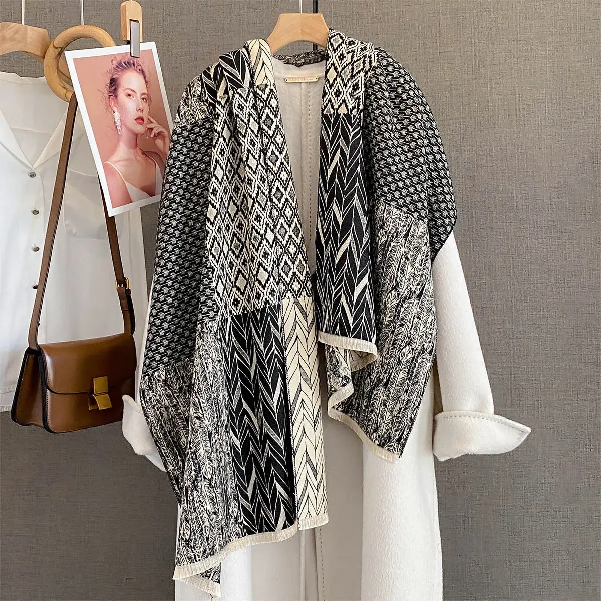 Elegance Two-Sided Print Scarf For Women Soft Warm Fringe Pashmina Shawl Autumn and Winter Coldproof Windproof Blanket Wraps