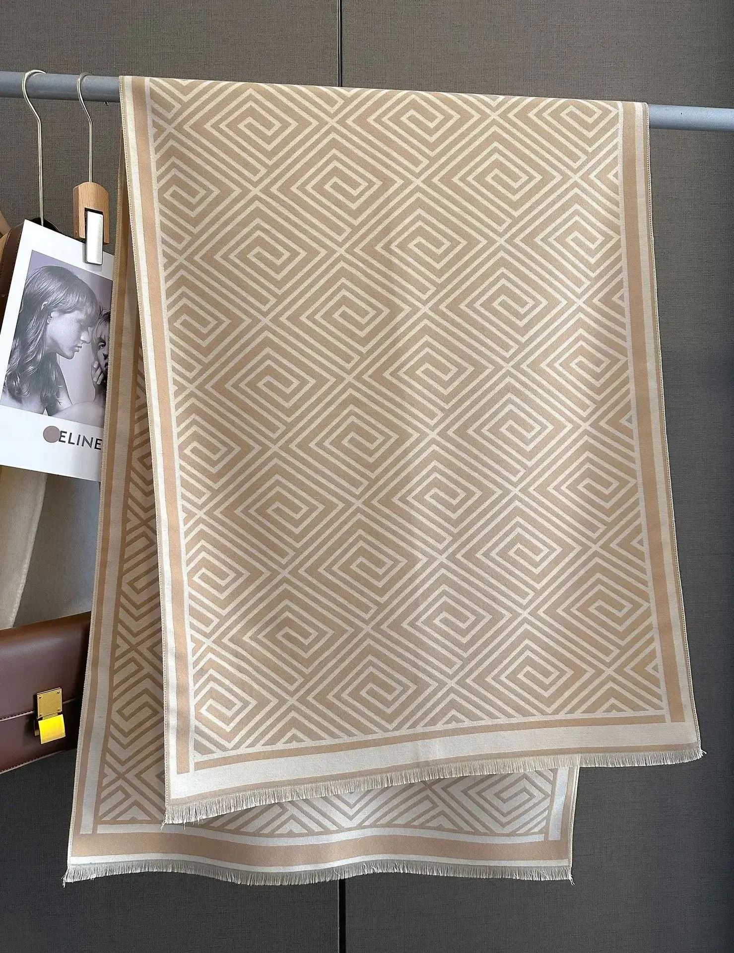 2025 New Women's Scarf Luxury Design Double Sided Cashmere Feel Scarf Warm Scarf Shawl Pashmina Blanket Stoles