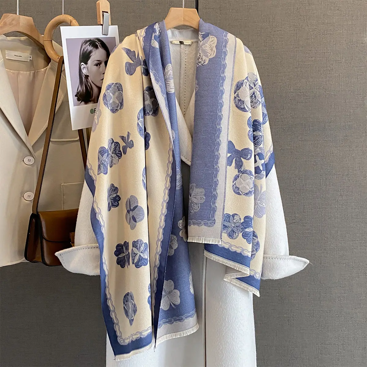 Luxury Winter And Autumn Scarf Women New Design Warm Pashmina Blanket Poncho Scarves Female Print Shawl Thick Foulard Bufanda