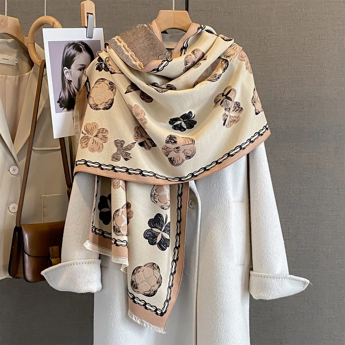 Luxury Winter And Autumn Scarf Women New Design Warm Pashmina Blanket Poncho Scarves Female Print Shawl Thick Foulard Bufanda