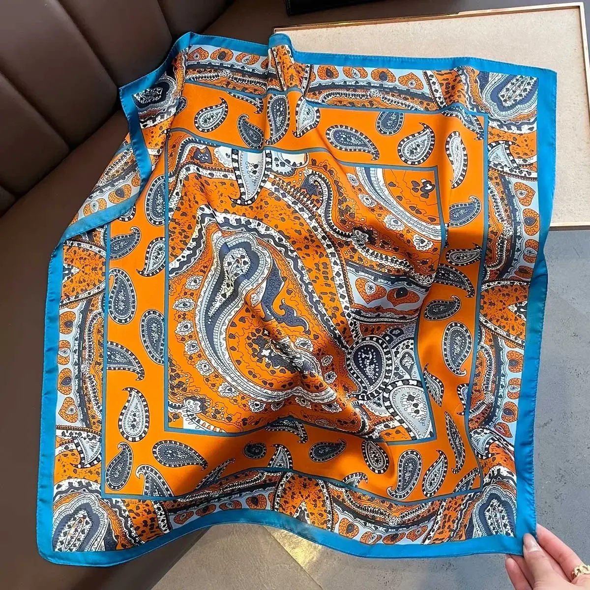 Classic Paisley Printed Bandana Scarf Luxury Soft Satin Stylish Versatile Neck Scarf For Women Hairbands Headscarf