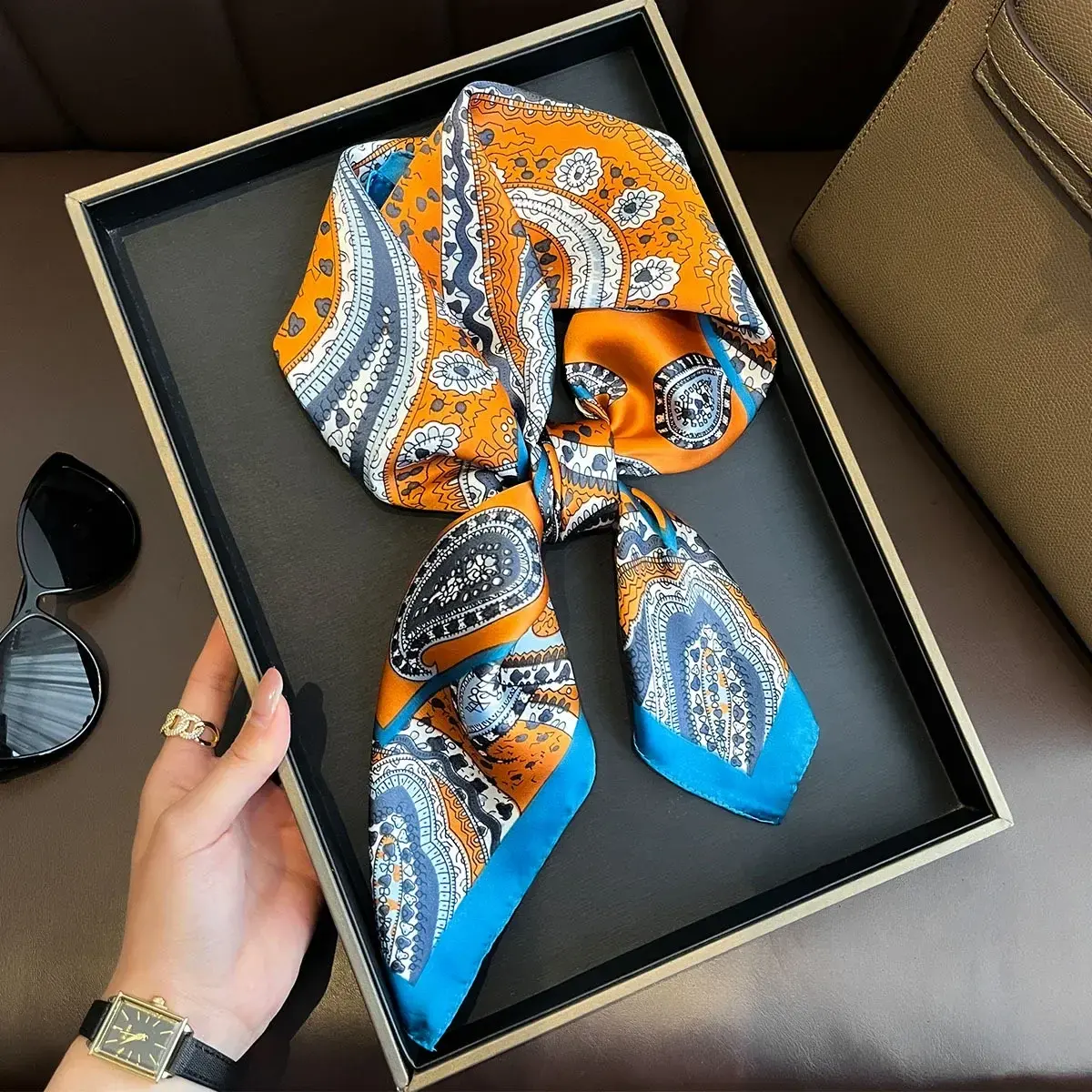 Classic Paisley Printed Bandana Scarf Luxury Soft Satin Stylish Versatile Neck Scarf For Women Hairbands Headscarf