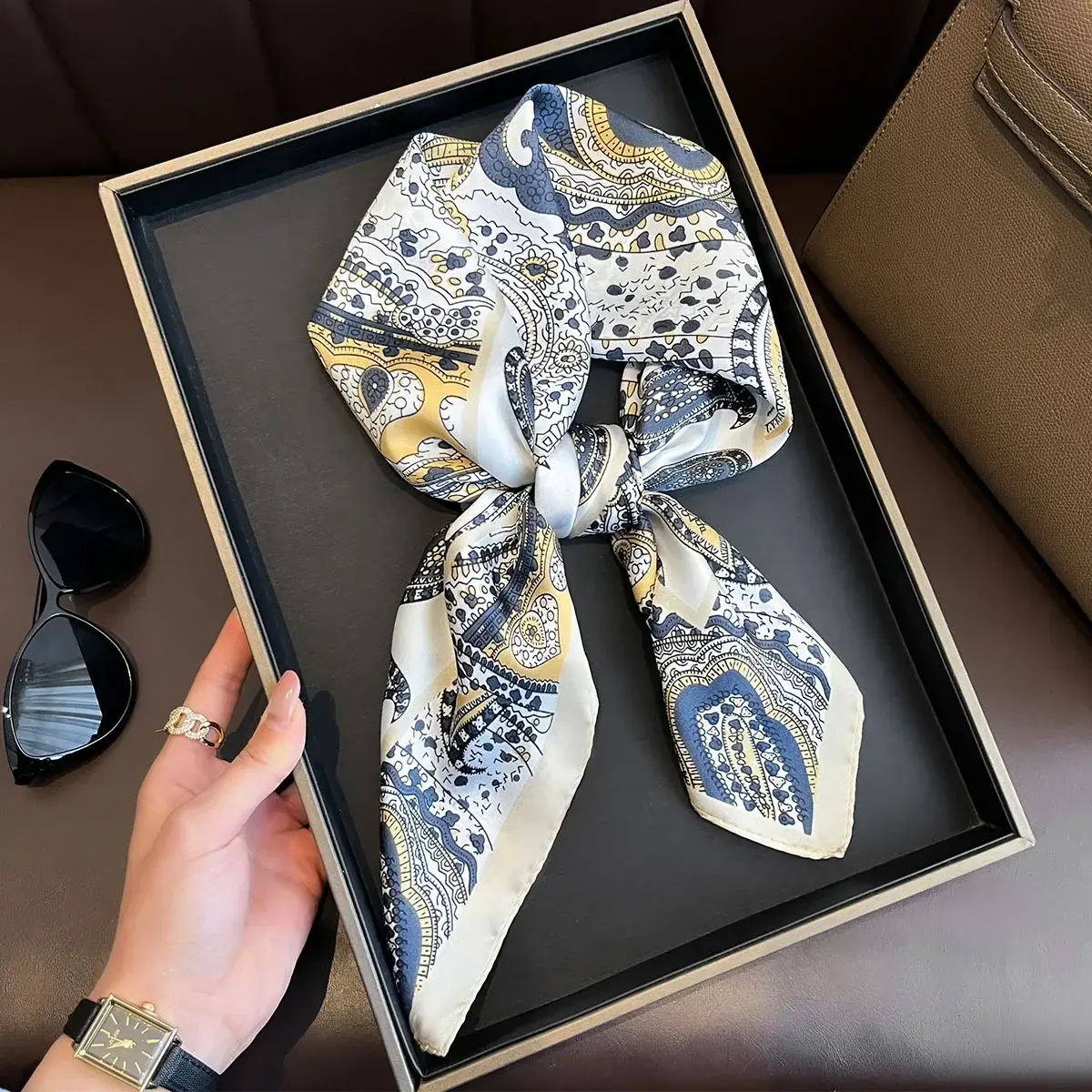 Classic Paisley Printed Bandana Scarf Luxury Soft Satin Stylish Versatile Neck Scarf For Women Hairbands Headscarf