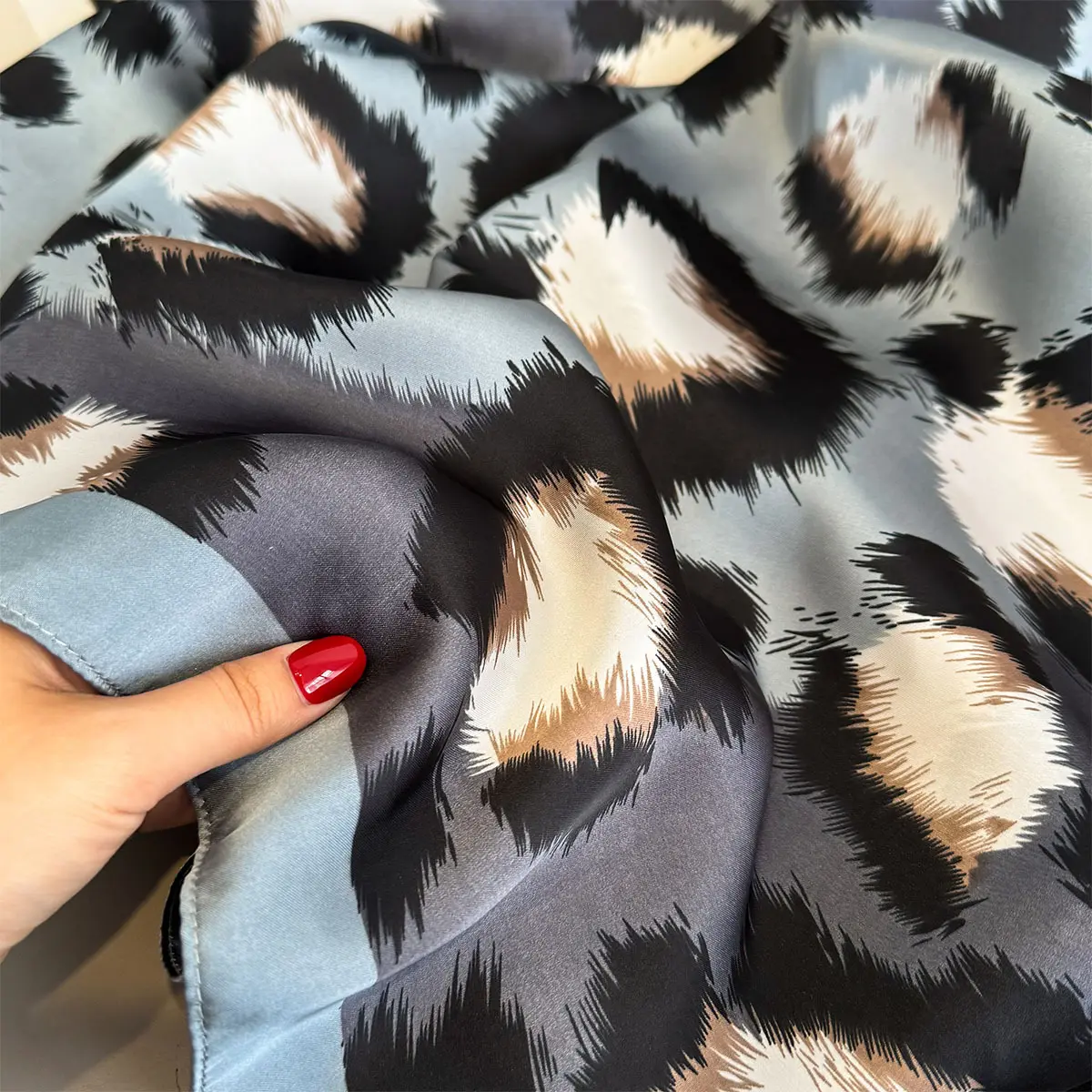 Summer Sunscreen  Bandanna Popular Leopard Print Silk Scarves Fashion Large Shawl Lady Seaside Beach Towel Foulard