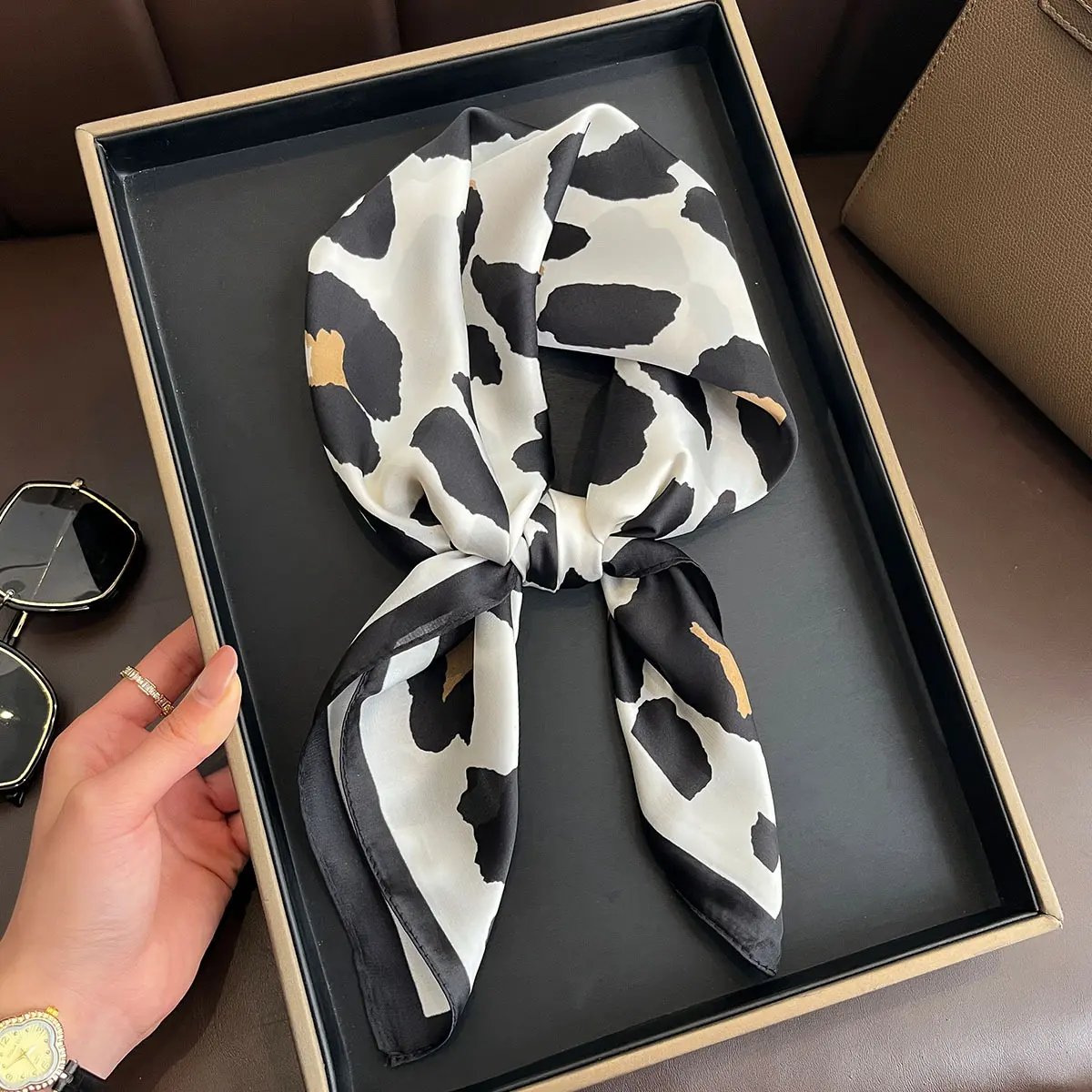 Leopard Scarf Women Imitation Silk Neck Ribbon Ties for Hair Bands Lady Shawls and Wraps Bandana Foulard Square Scarves