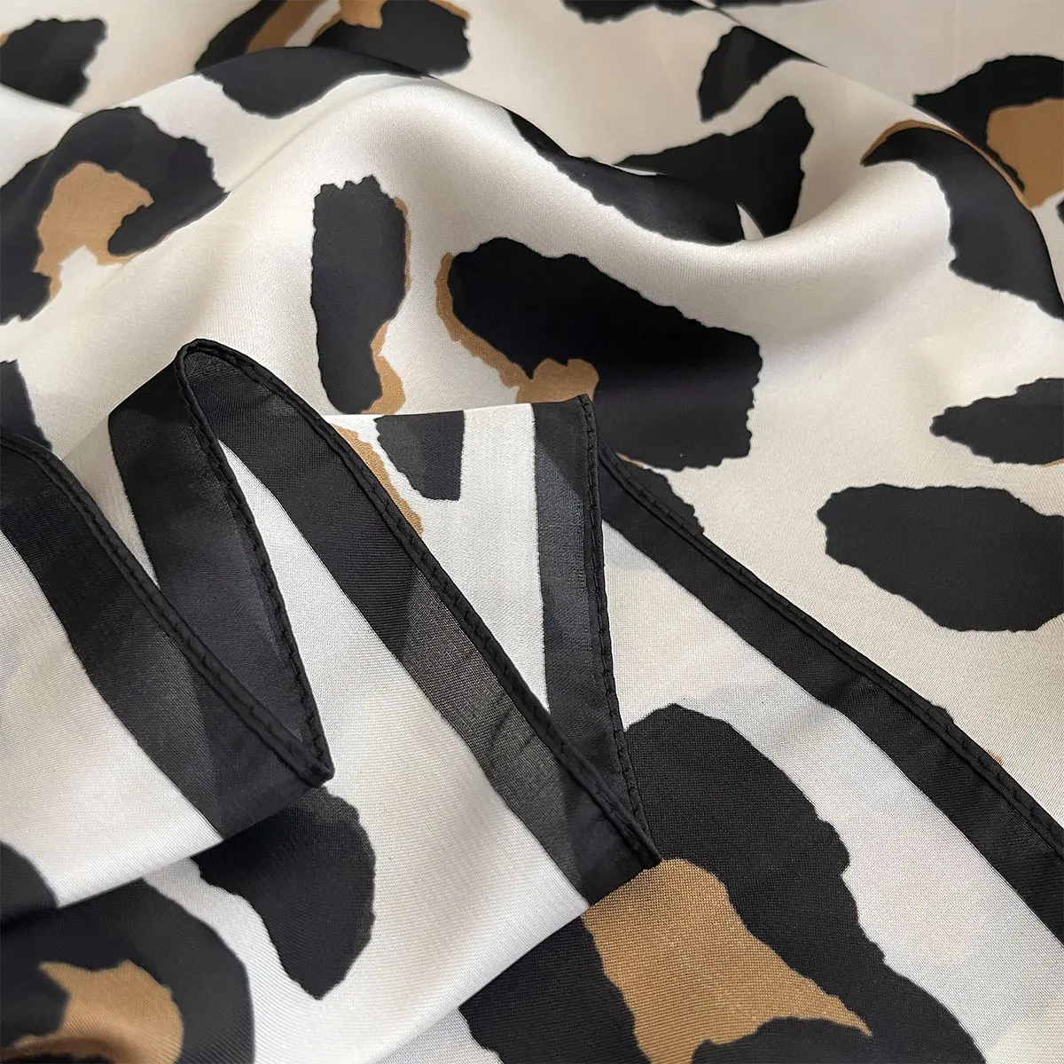 Leopard Scarf Women Imitation Silk Neck Ribbon Ties for Hair Bands Lady Shawls and Wraps Bandana Foulard Square Scarves