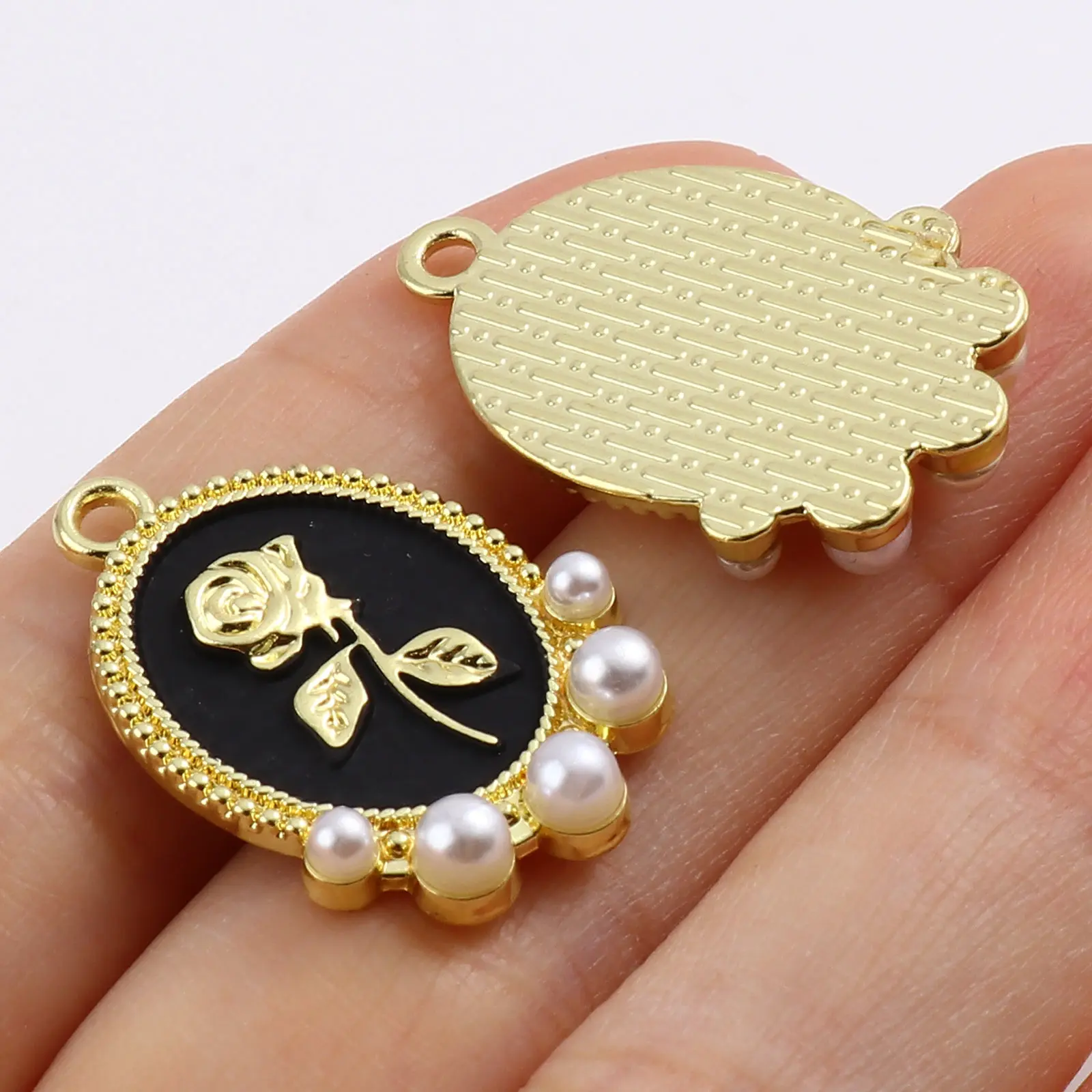 5PCs Vintage Valentine's Day Rose Flower Enamel Charms Round Gold Color Metal Pendants DIY Making Necklace Jewelry 25mm x 17mm