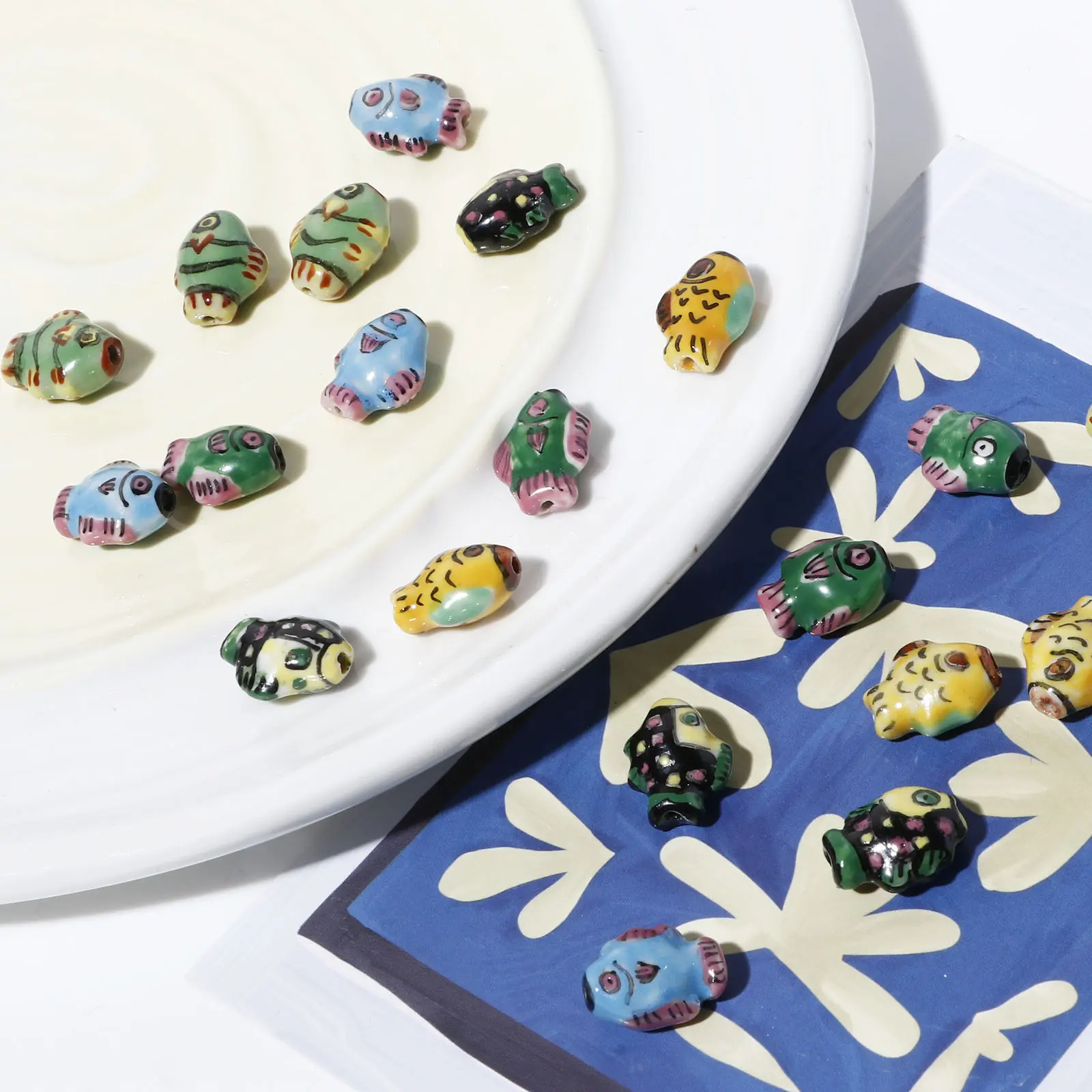 5PCs Cartoon Fish Shaped Ceramic Beads Hand Painted Ceramic Pendant Porcelain Beads For DIY Jewelry Making Accessories 15x12mm