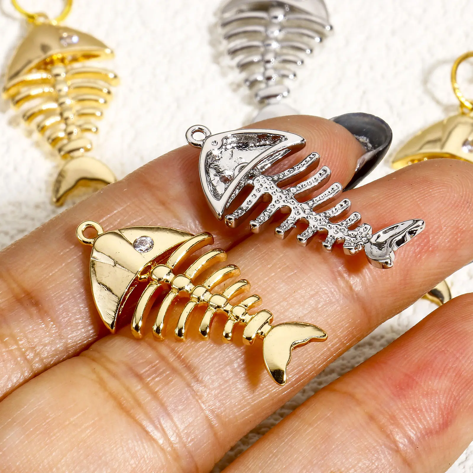2 Pcs Metal Fish Bone Charms Clear Cubic Zirconia Ocean Fish Pendant For Diy Necklace Jewelry Making Findings 28x13mm