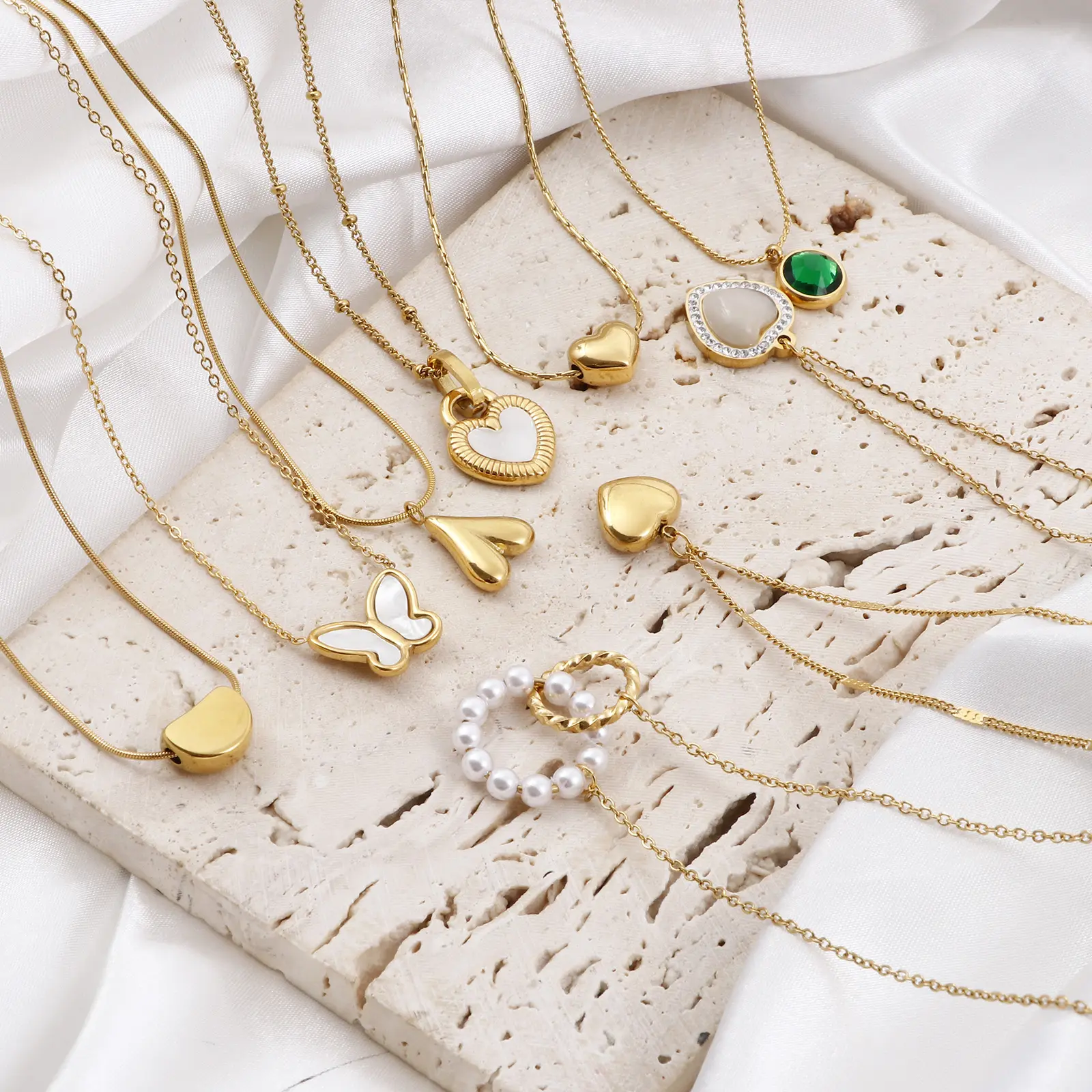 1 Piece New Stainless Steel Gold Color Curb Link Chain Necklace Round Heart Pendants Necklace for Women Party Club Jewelry Gifts