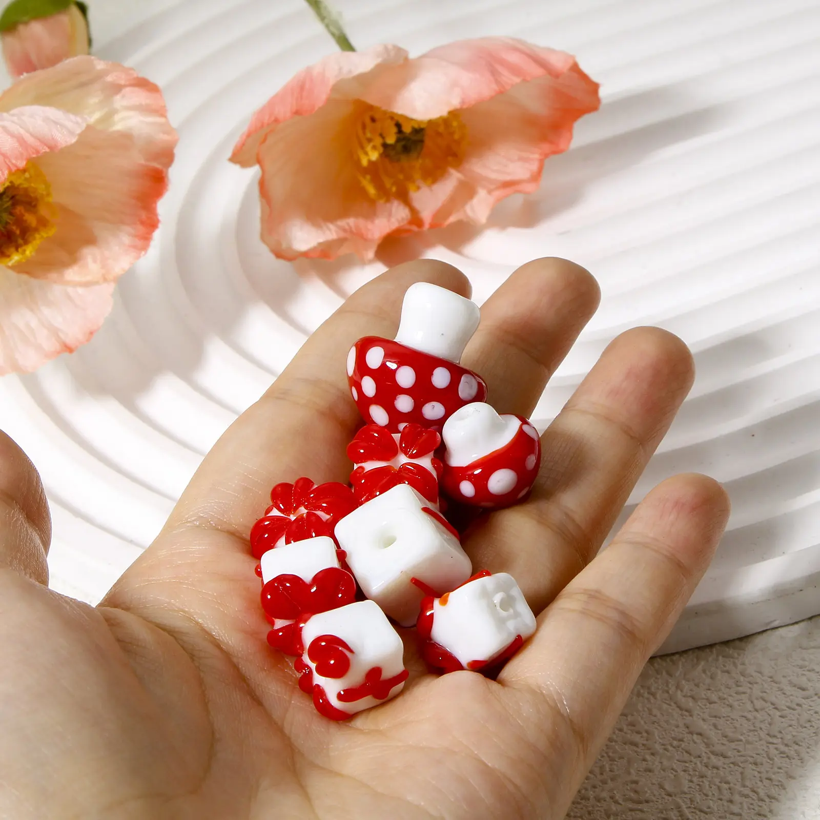 2 PCs White & Red Lampwork Beads 3D Glass Mushroom Bead For DIY Charm Jewelry Making Bracelets Neckalce Jewelry Findings