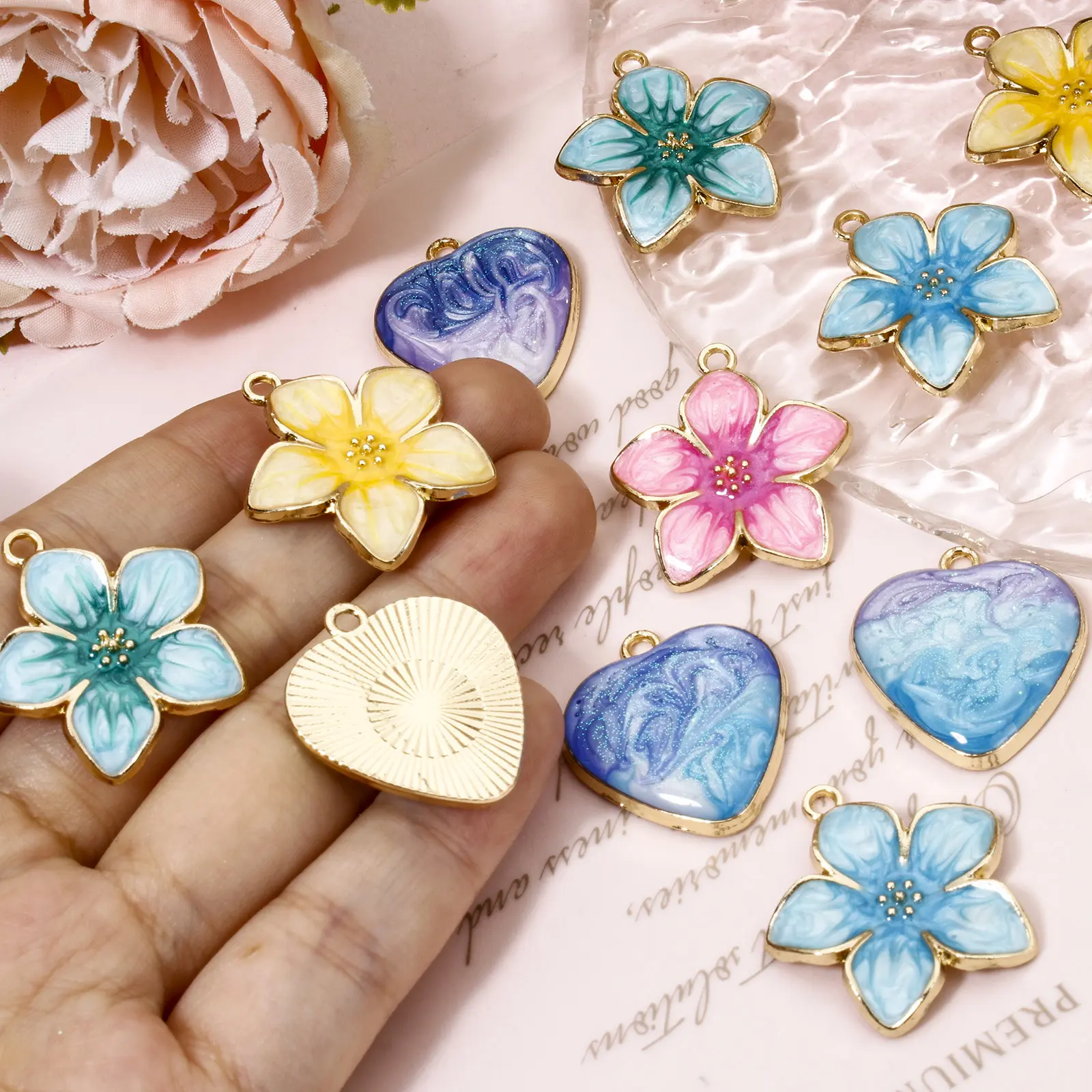 5 PCs Zinc Based Alloy Charms For Jewelry Making Gold Color Gradient Color Multicolor Pearlized Flower Heart Enamel Pendants DIY